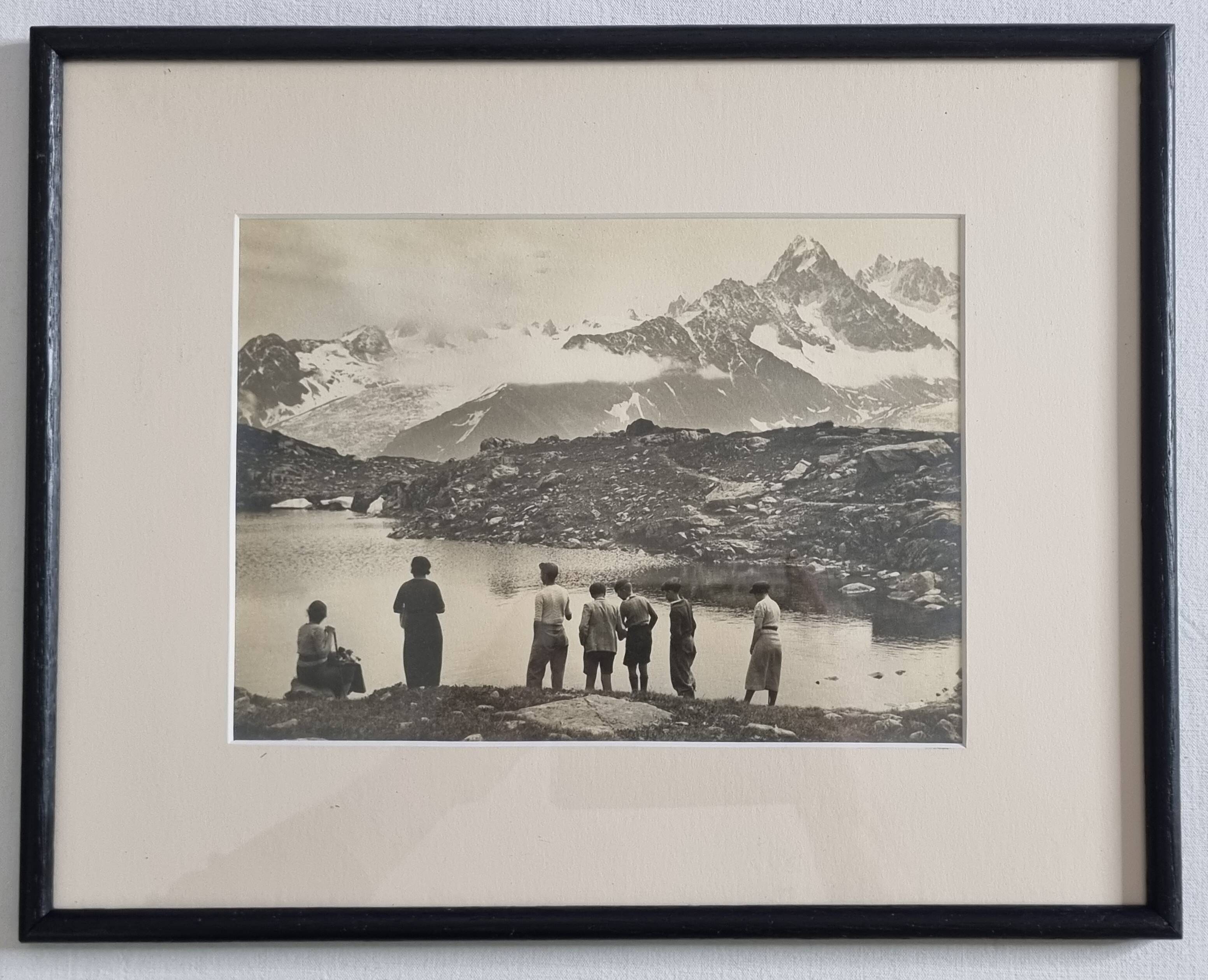 Framed vintage photograph of an alpine lake with hikers, 1930, 36 x 29 cm.