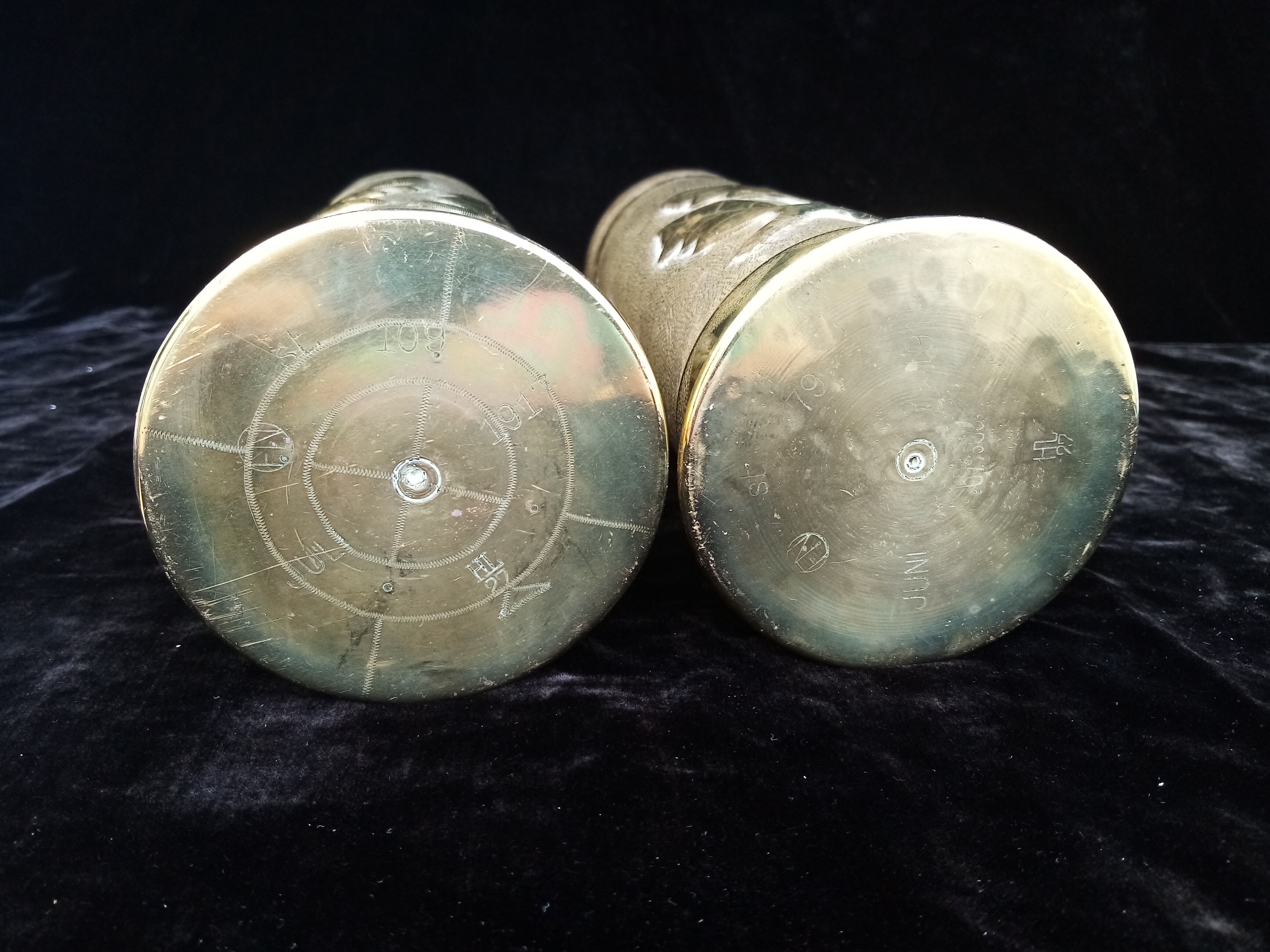 Paire de vases en laiton
