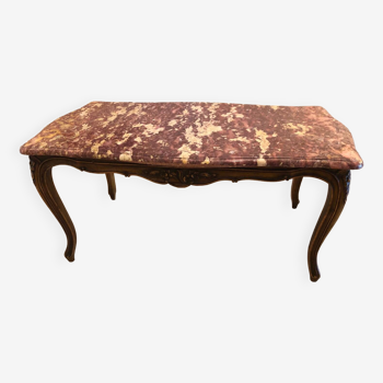 Table basse en marbre rose