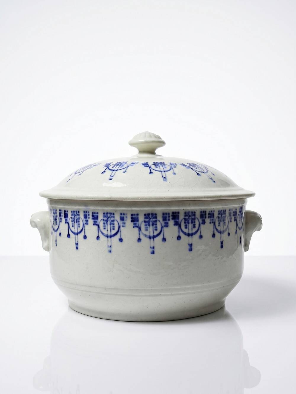 Bouillon/cocotte ancienne en terre de fer émaillée à décor bleu St Uze