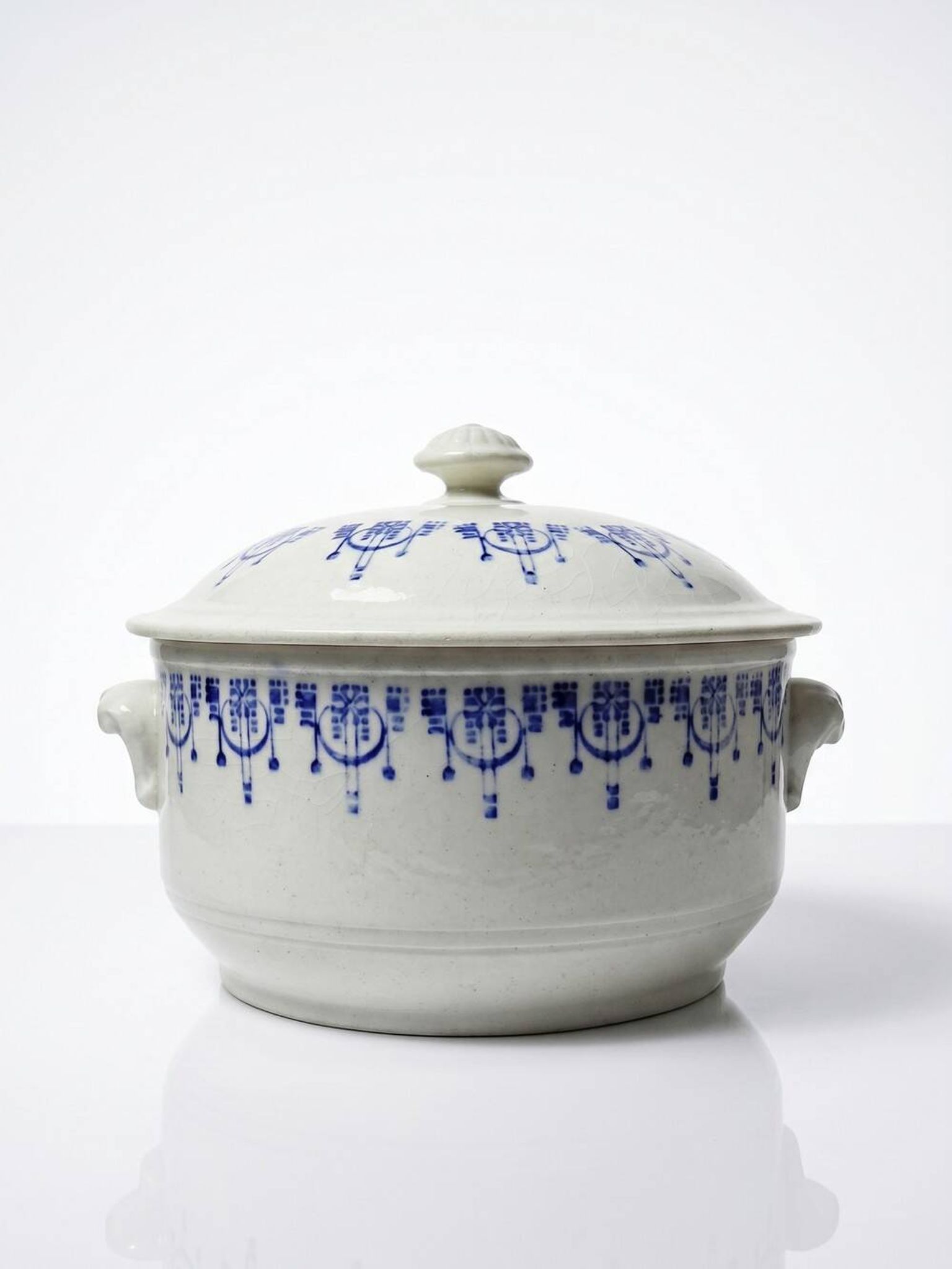Bouillon/cocotte ancienne en terre de fer émaillée à décor bleu St Uze