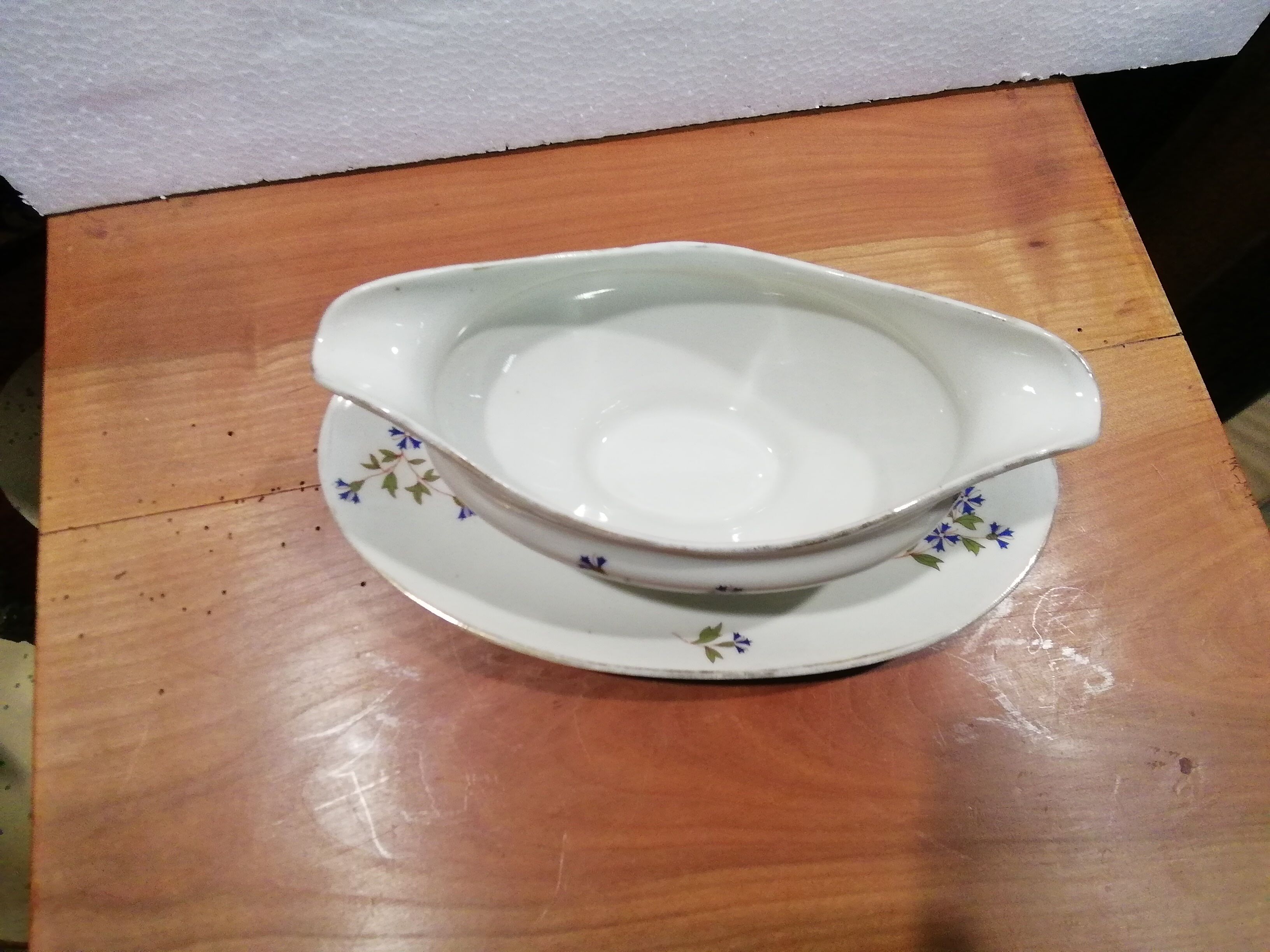 Saucer decorated with beards