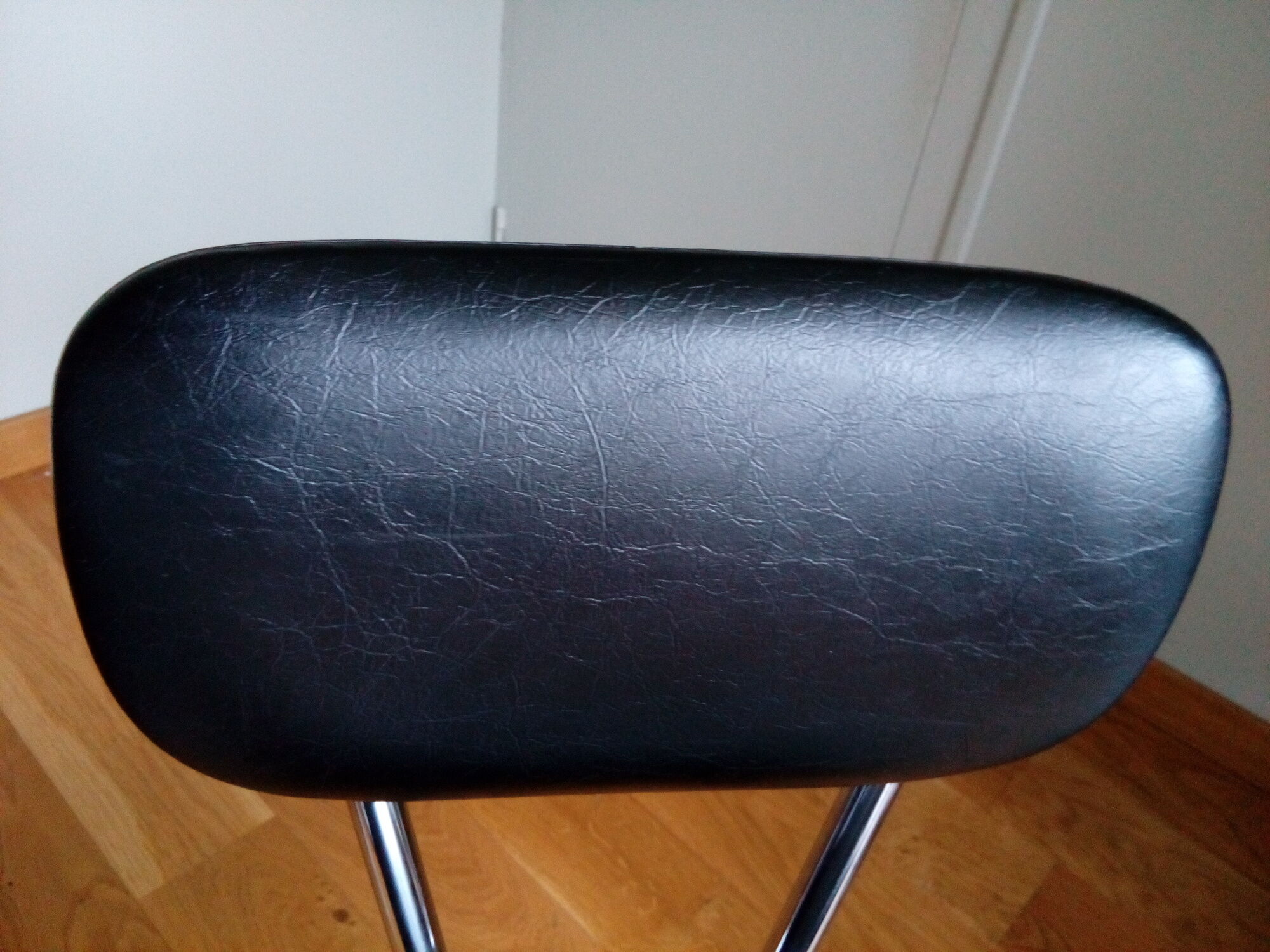 Lafargue Aurillac chrome metal and black skai chair