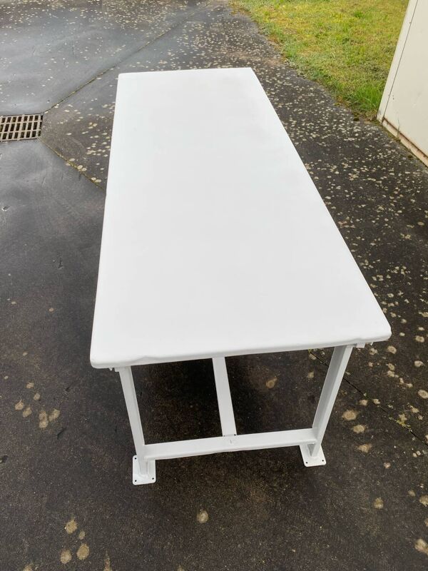 Table militaire en métal