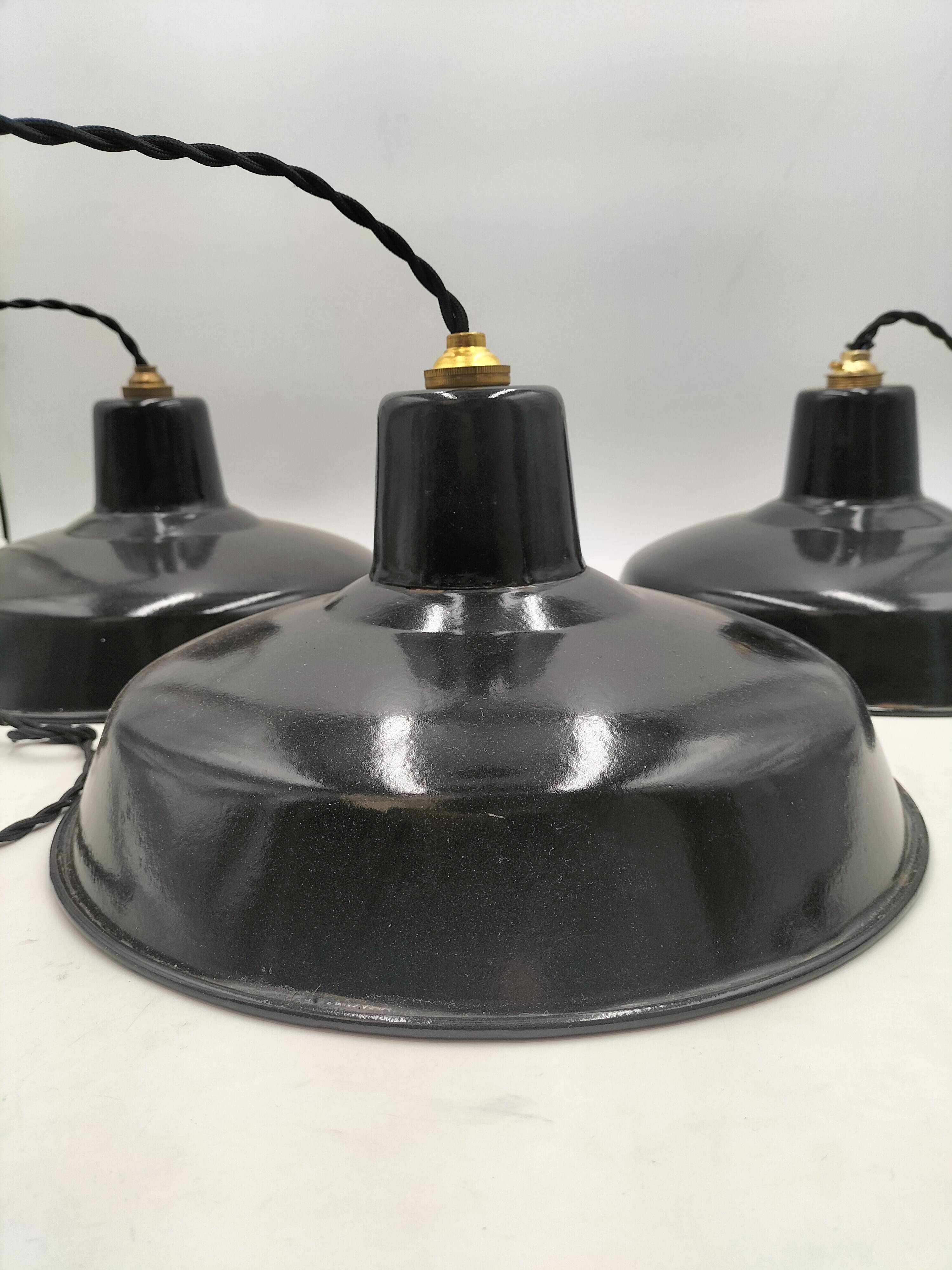 Enamelled sheet metal suspensions