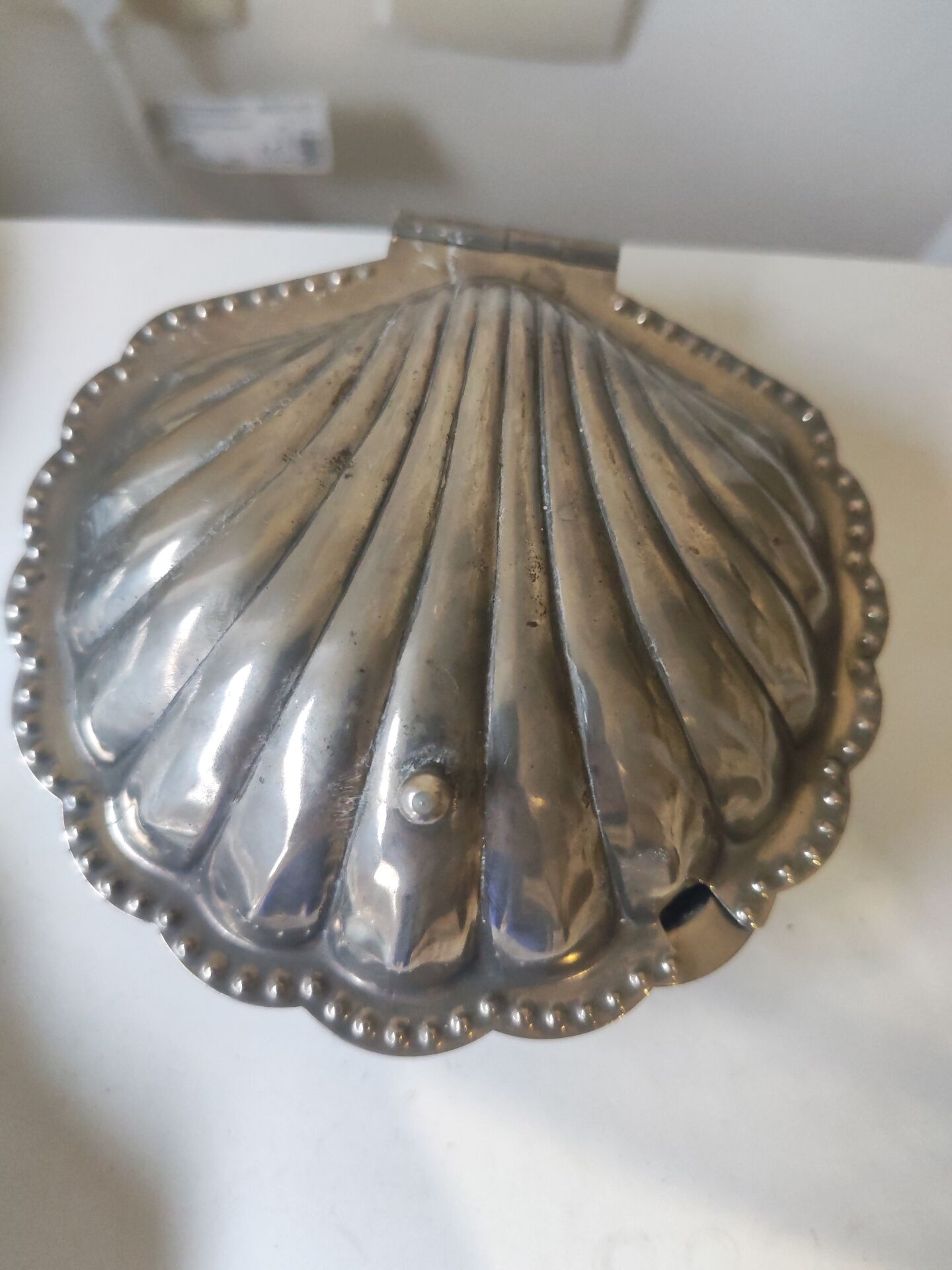 5 scallop butter dishes