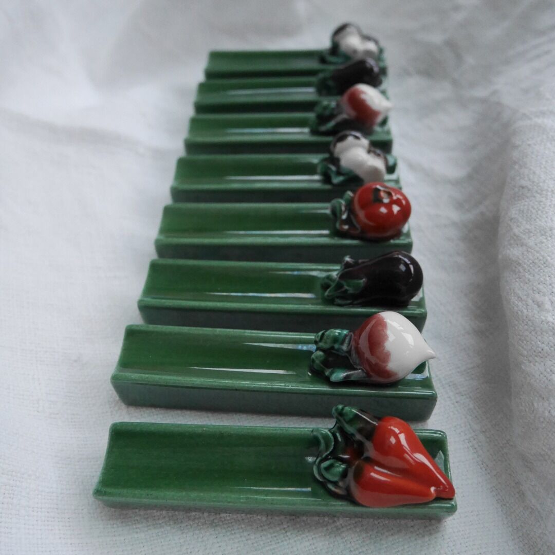 Set of 8 "vegetable" knife holders