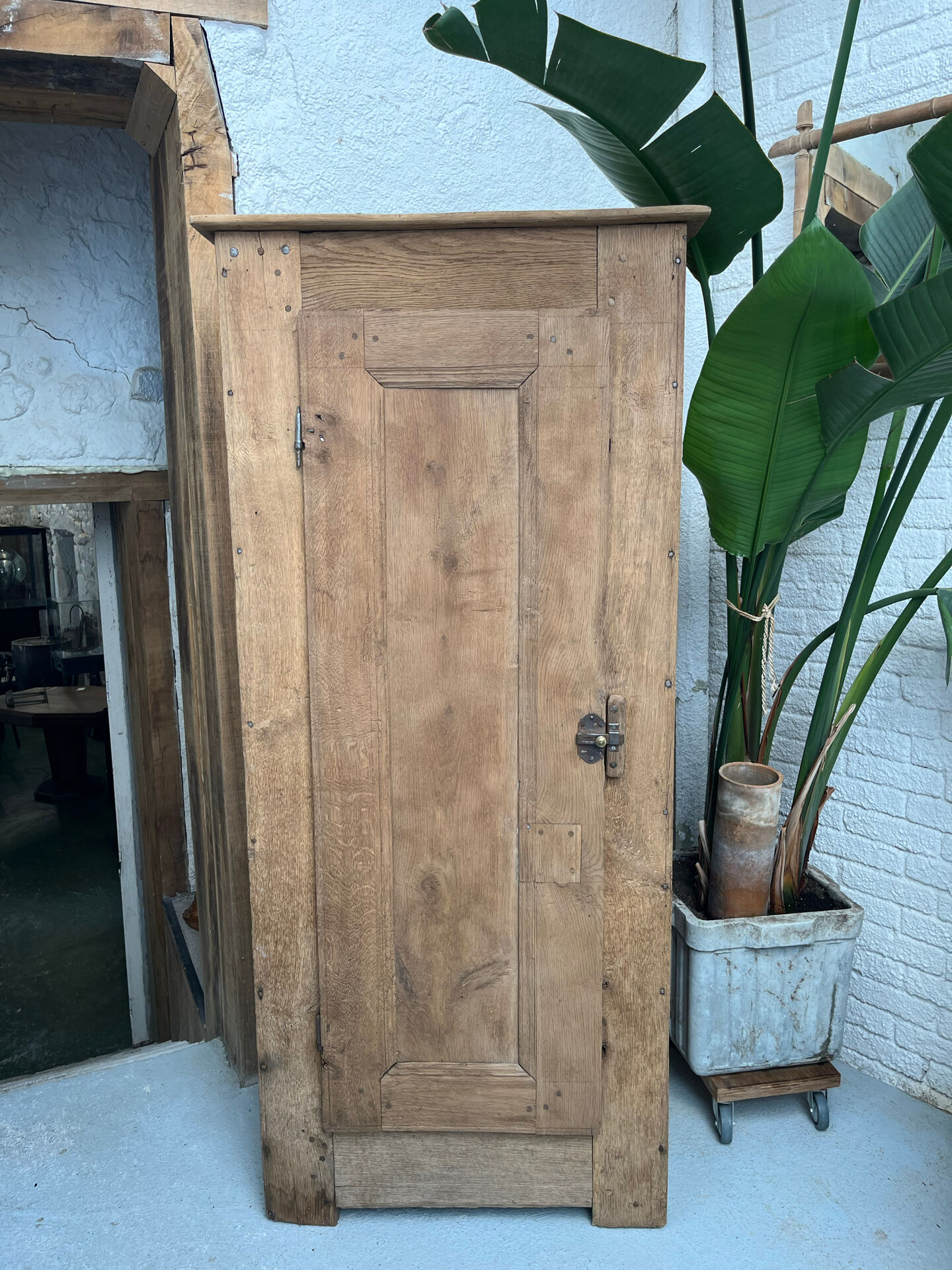 Small rustic bonnetière in 18th century oak.