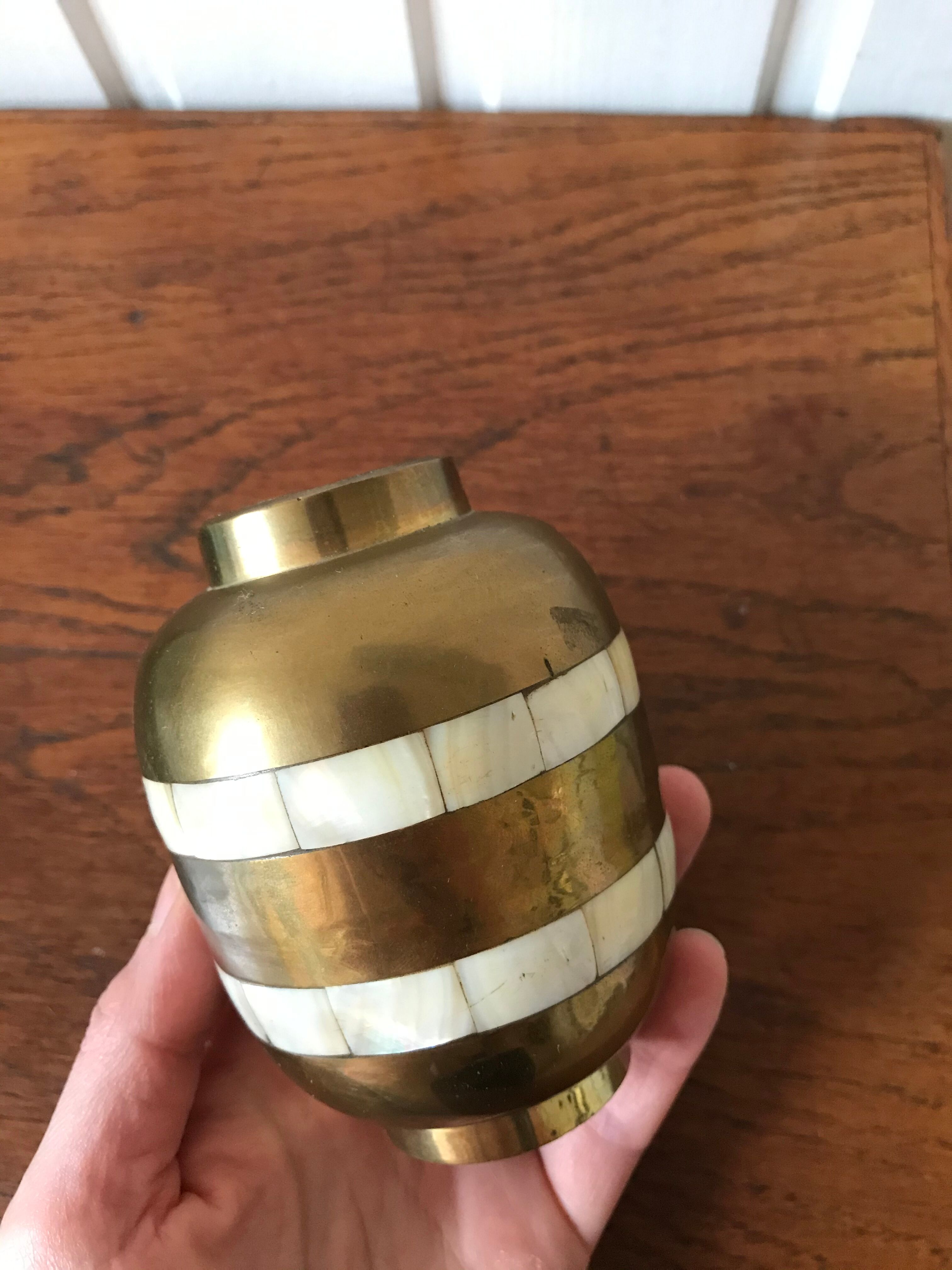 Vase laiton et nacre