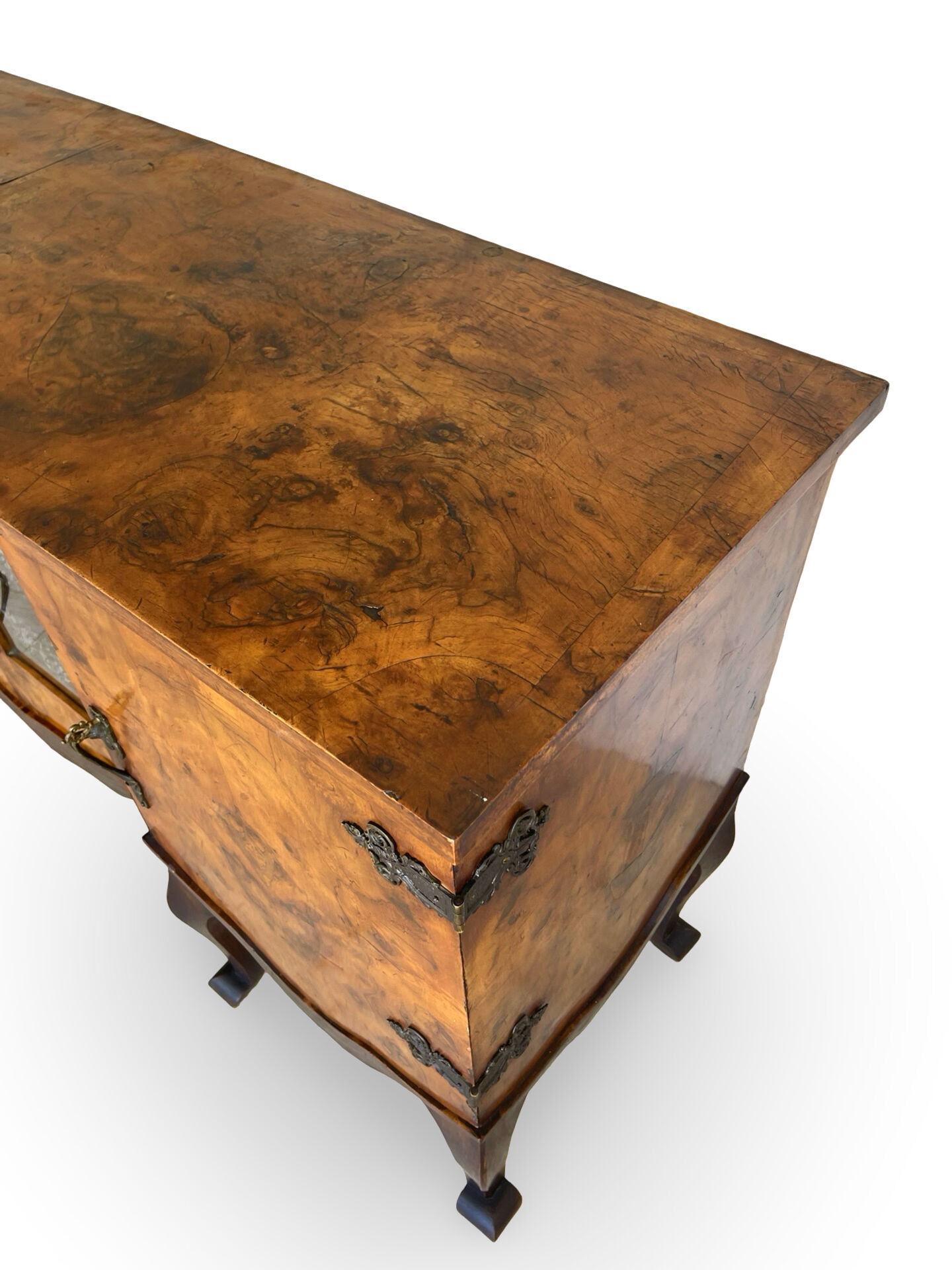 Buffet en noyer burr italien, années 1930.