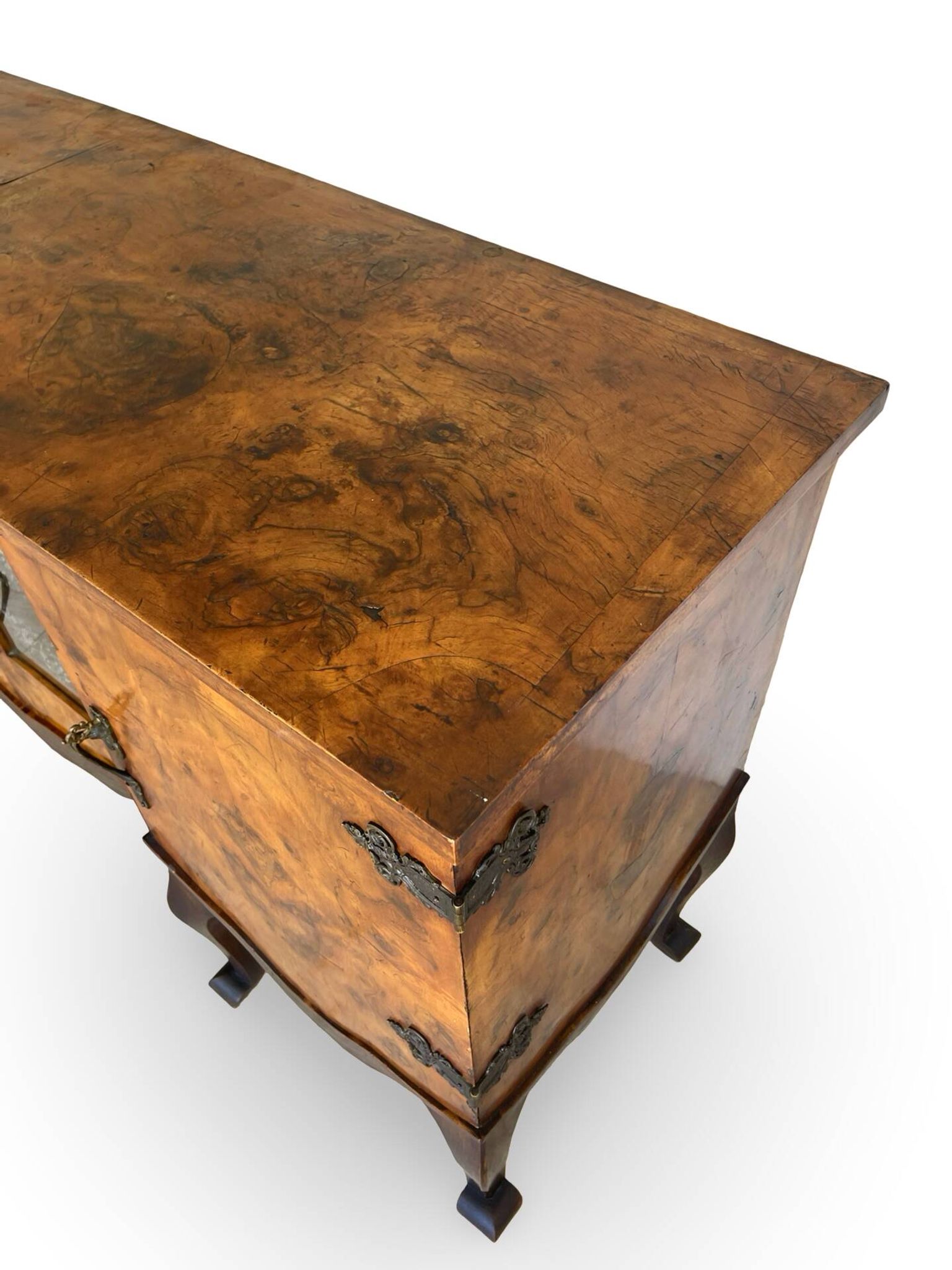 Buffet en noyer burr italien, années 1930.