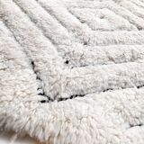 Moroccan Berber carpet Beni Ouarain ecru with black diamonds engraved 300x196cm
