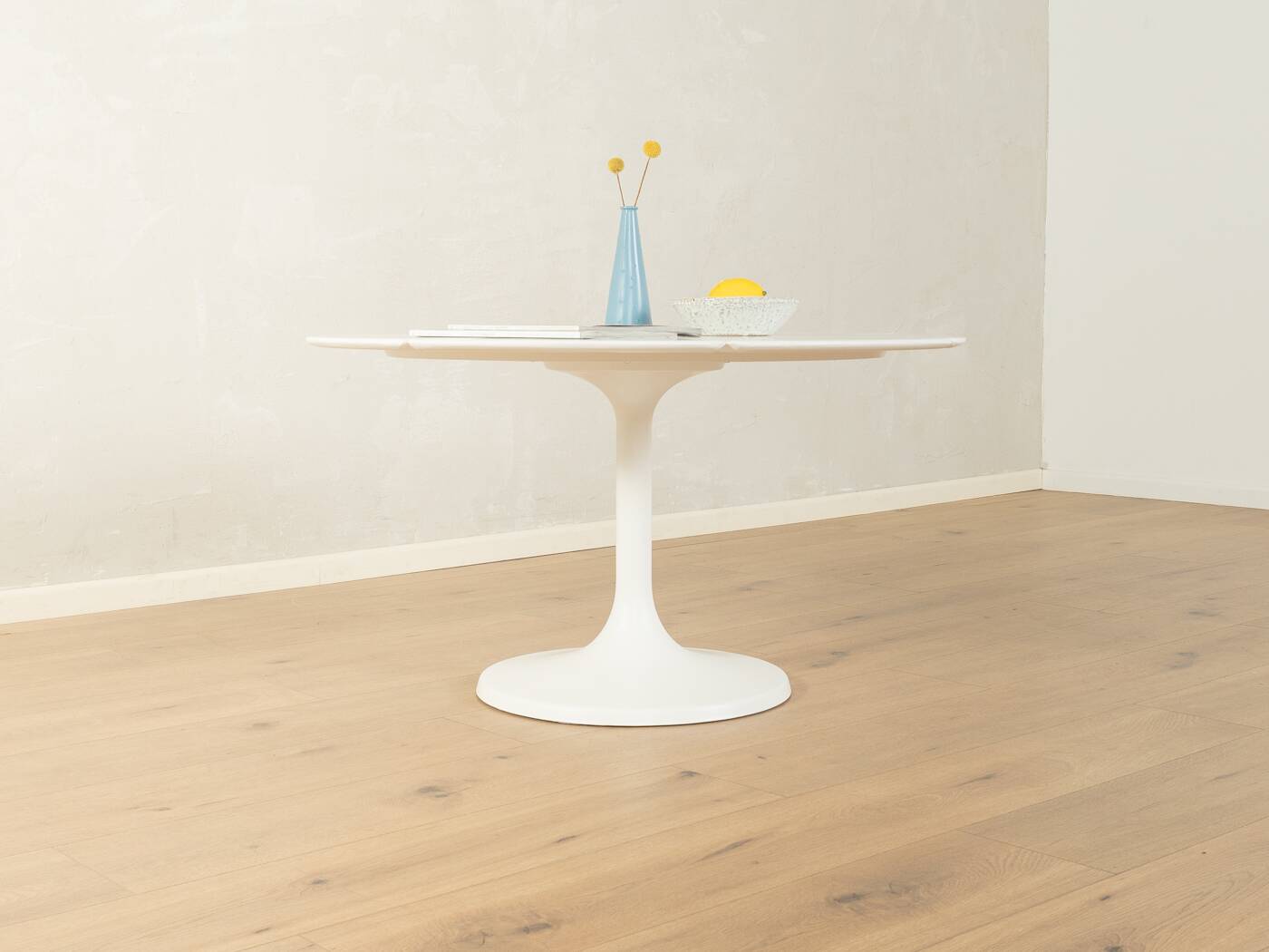 Wonderful Tulip coffee table from the 1970s