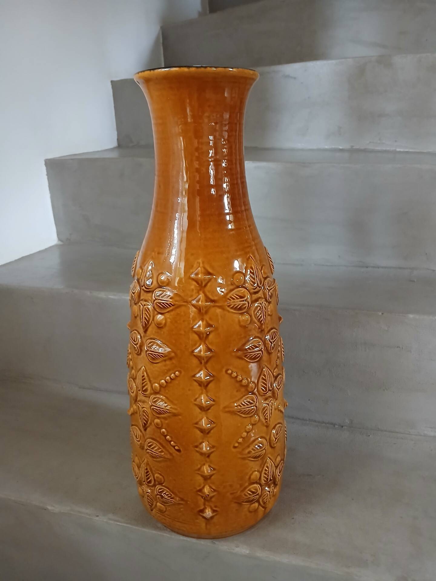 Large vase / vintage pottery