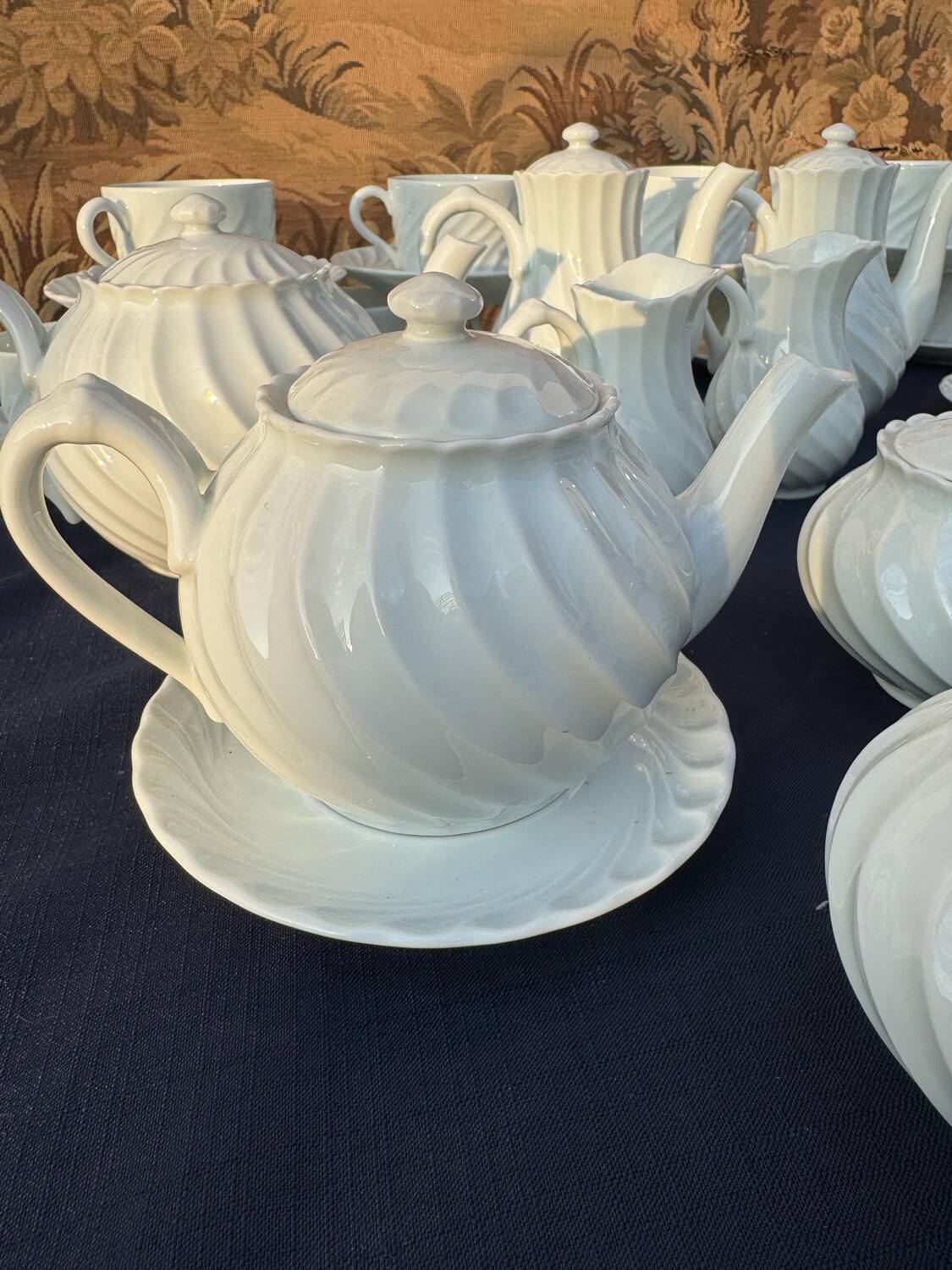 Tea and coffee dessert service (74 pieces)