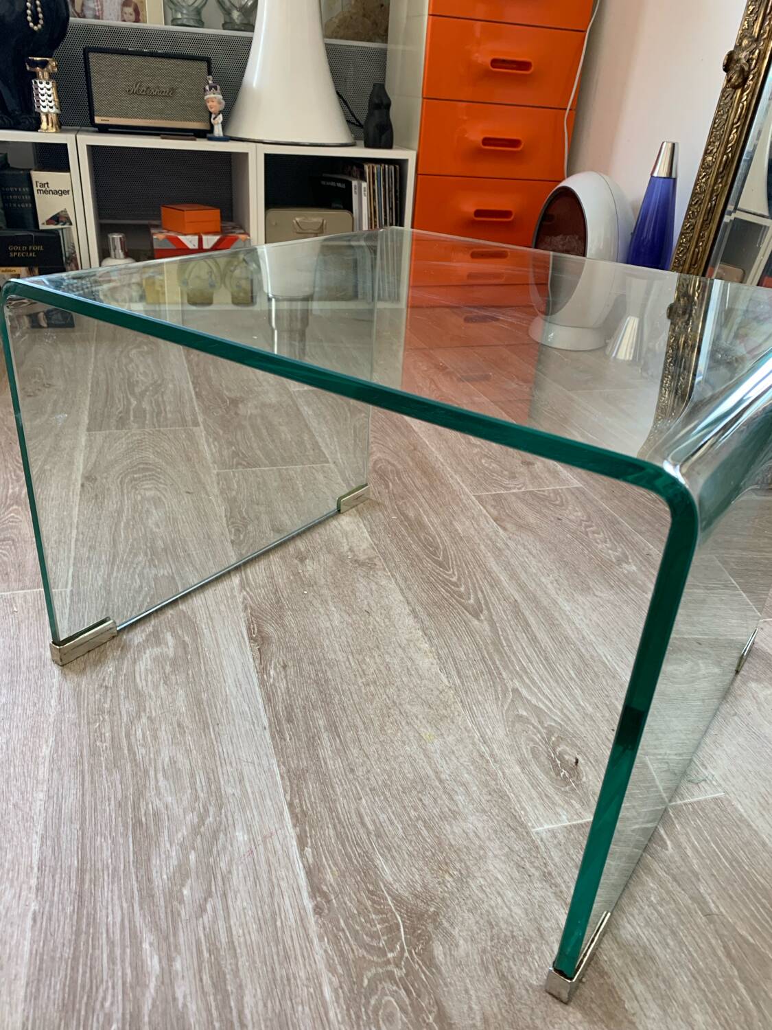 Curved glass coffee table