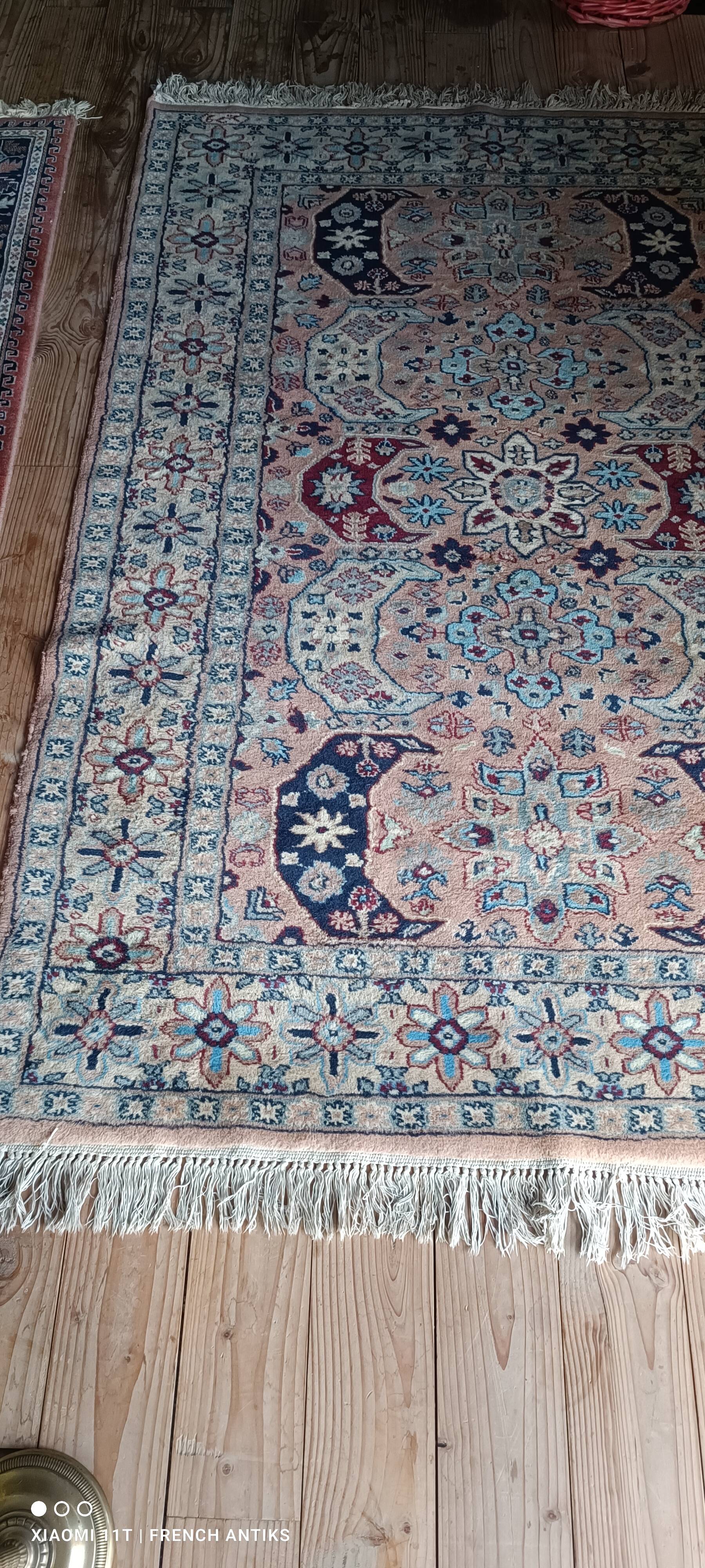 Vintage oriental rug from the 1980s. Handcrafted, handmade.