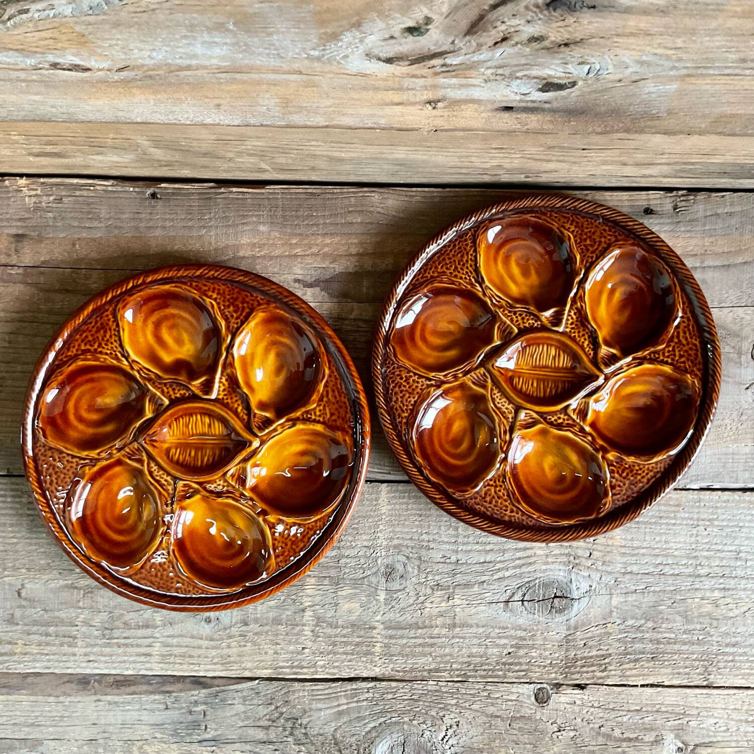 2 St Clément France oyster plates