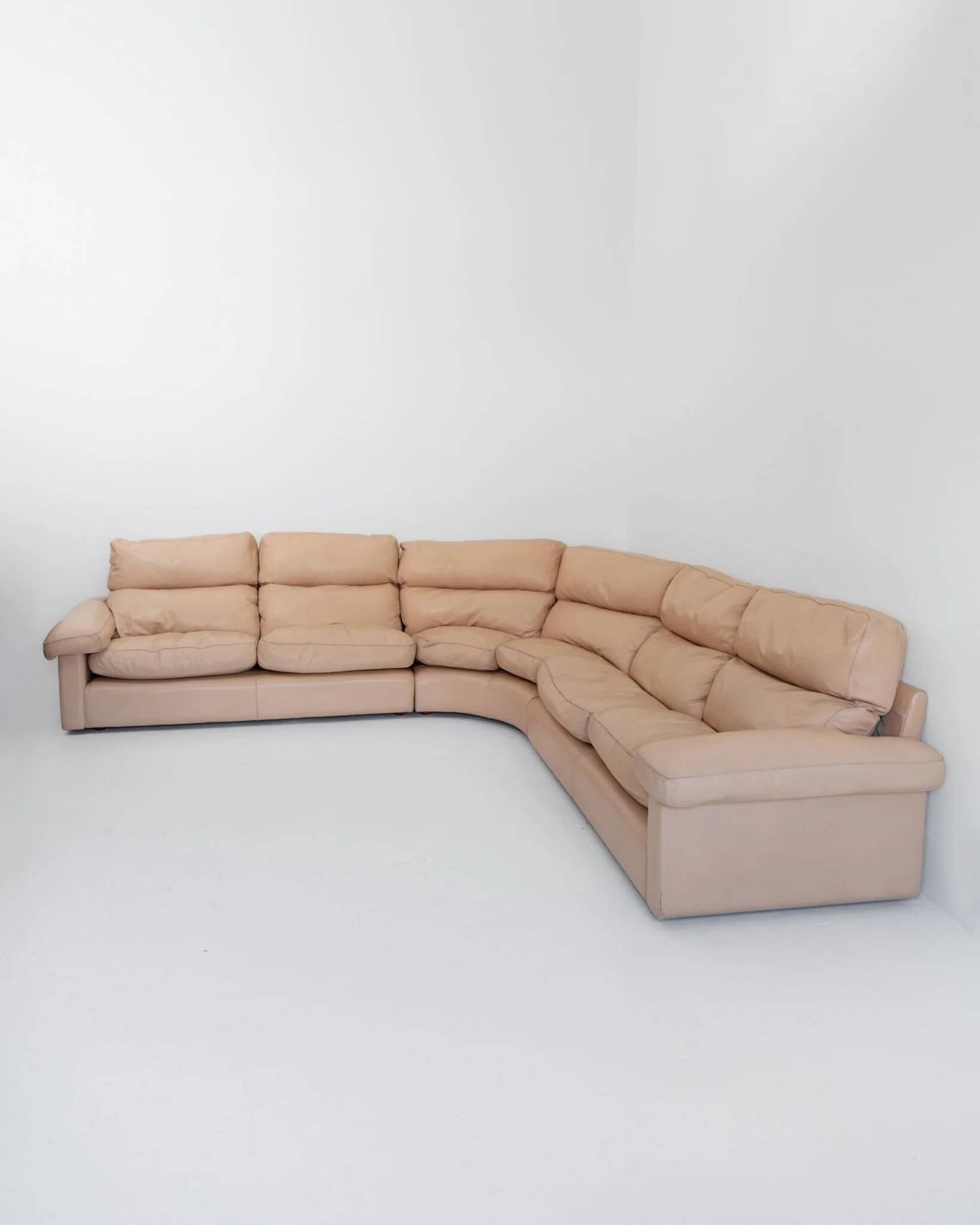 Canapé modulable vintage en cuir des années 1970, couleur blush, par Tito Agnoli pour Poltrona Frau, modèle Petronio, design mid-century, mobilier de luxe