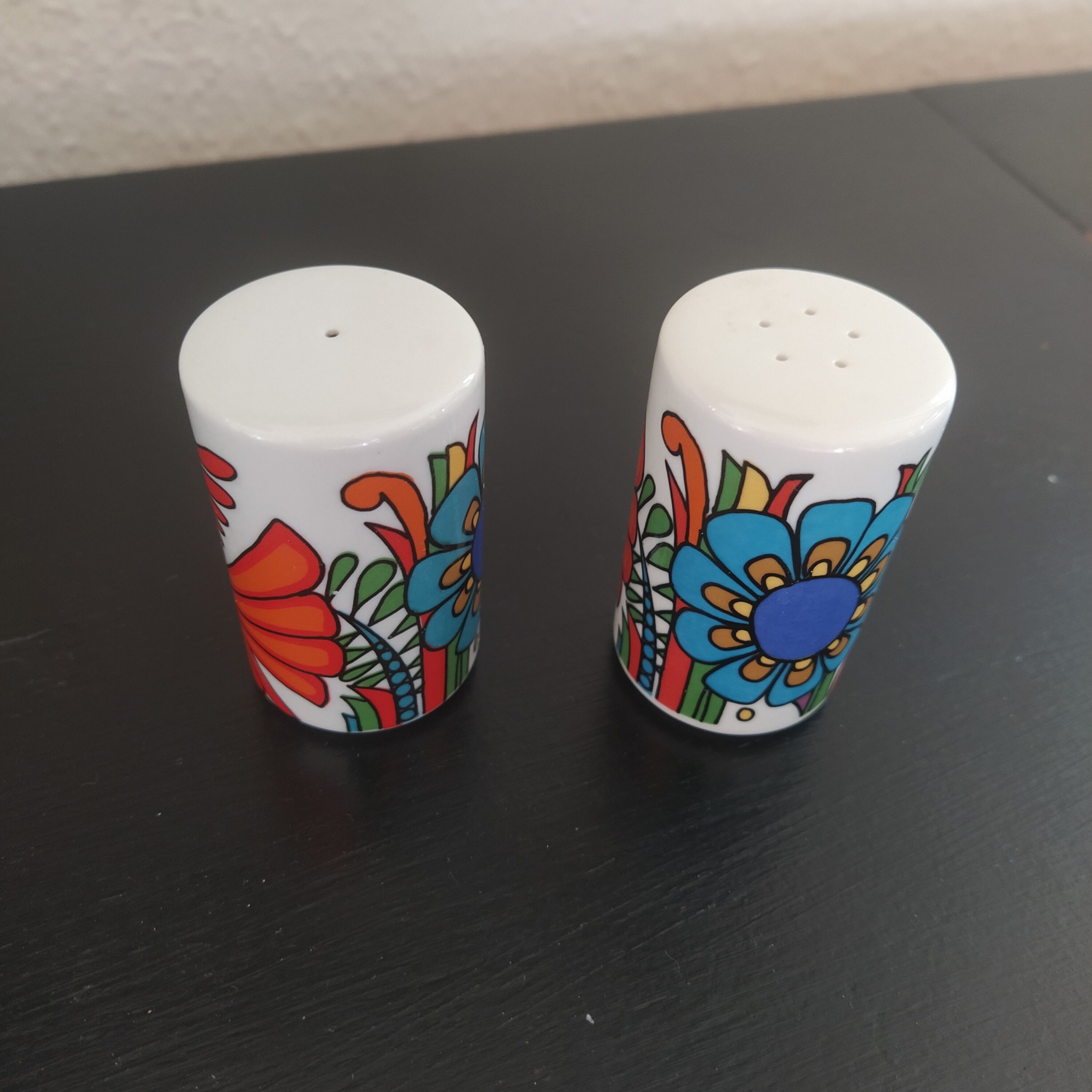 Acapulco Villeroy and Boch salt and pepper shaker