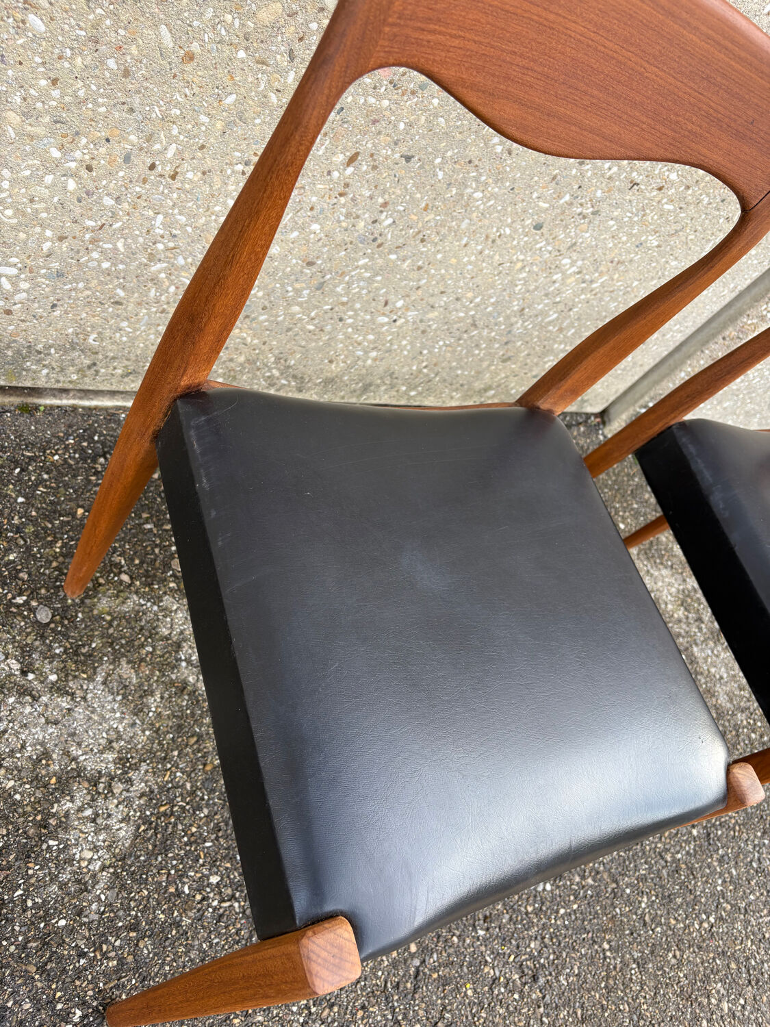 2 Scandinavian chairs