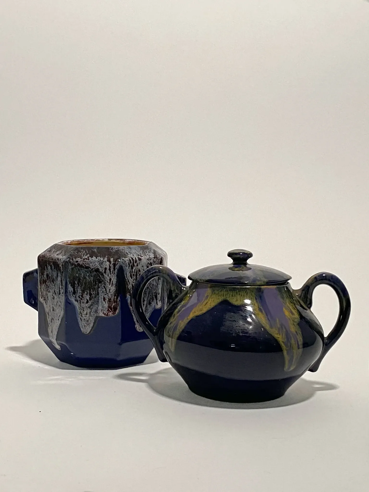 Ceramic sugar bowl with lid