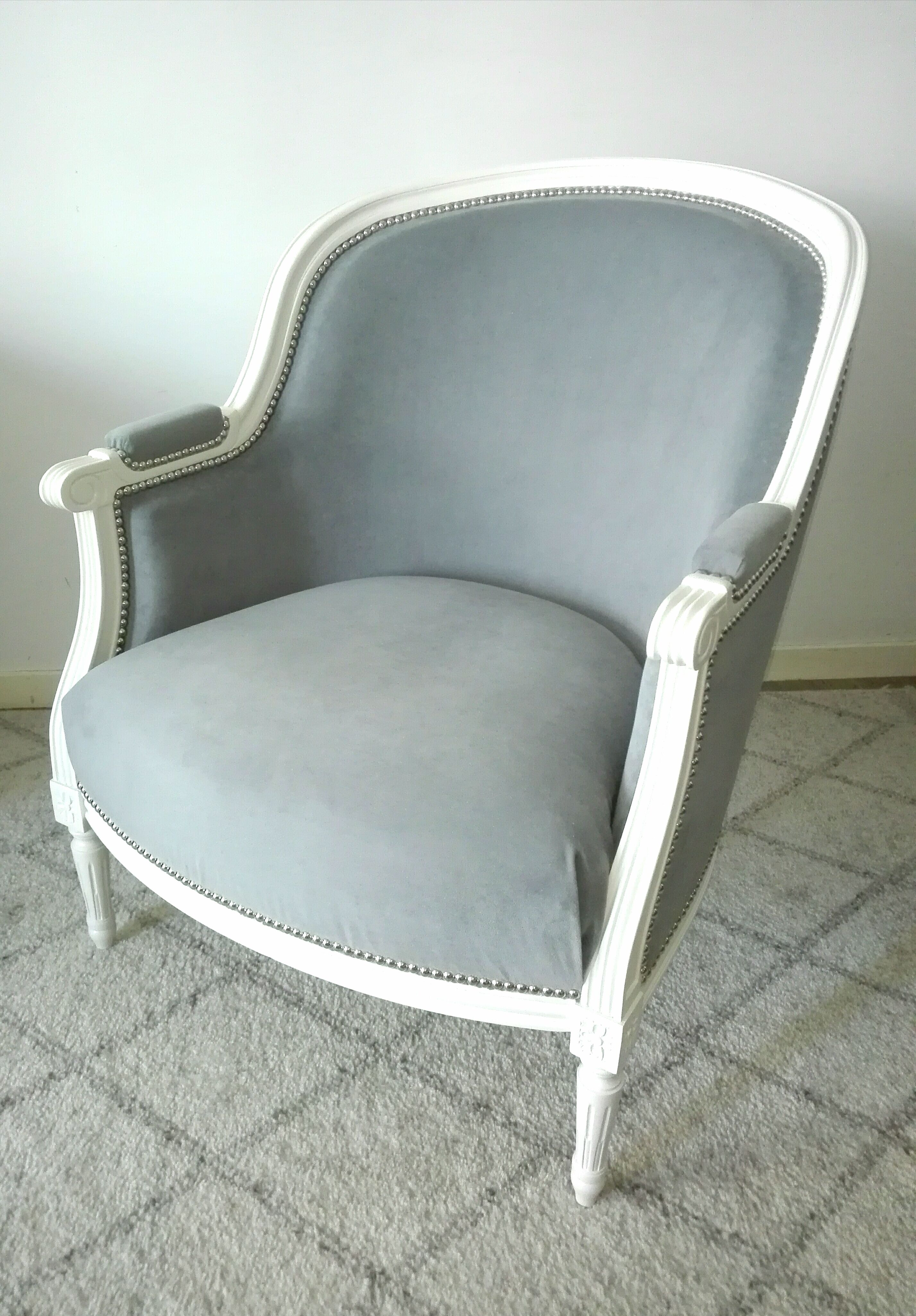 Fauteuil bergère de style Louis XVI restauré