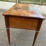 Louis XVI desk in solid wood and leather from the 20th century.