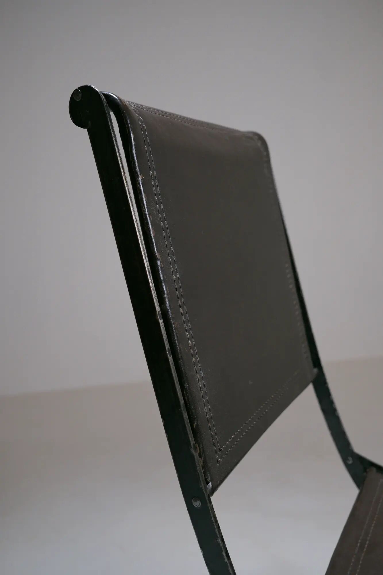 Foldable chair in wrought iron and leather. c. 1950