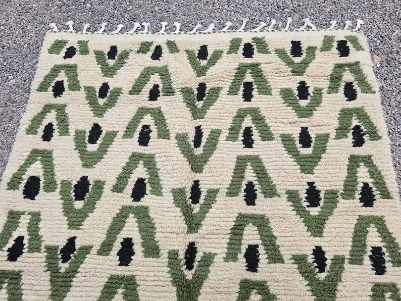 Traditional handmade Beni Ouraine rug size 200 x 300 cm