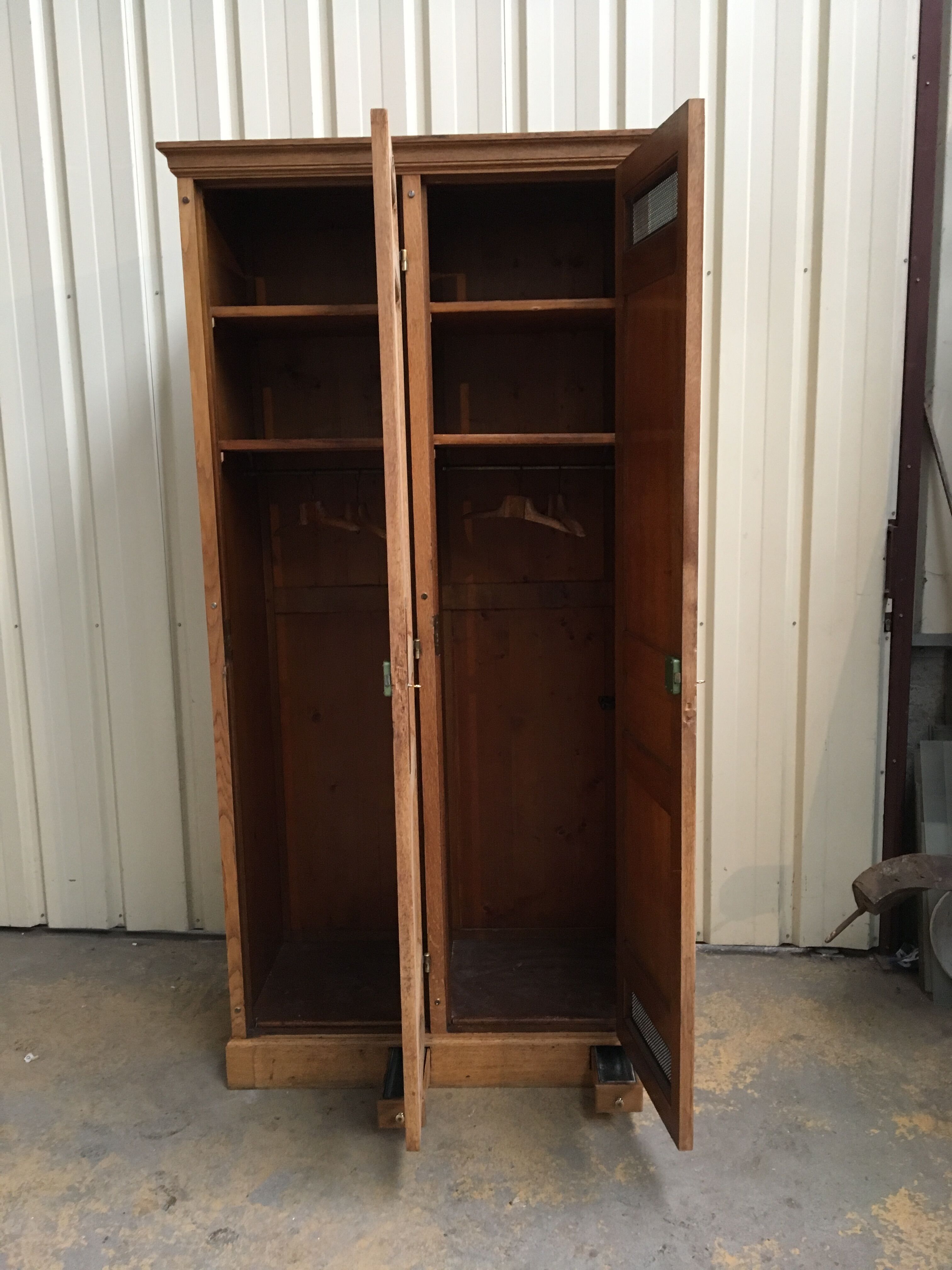 old-time oak cloakroom bank of France year 30/40