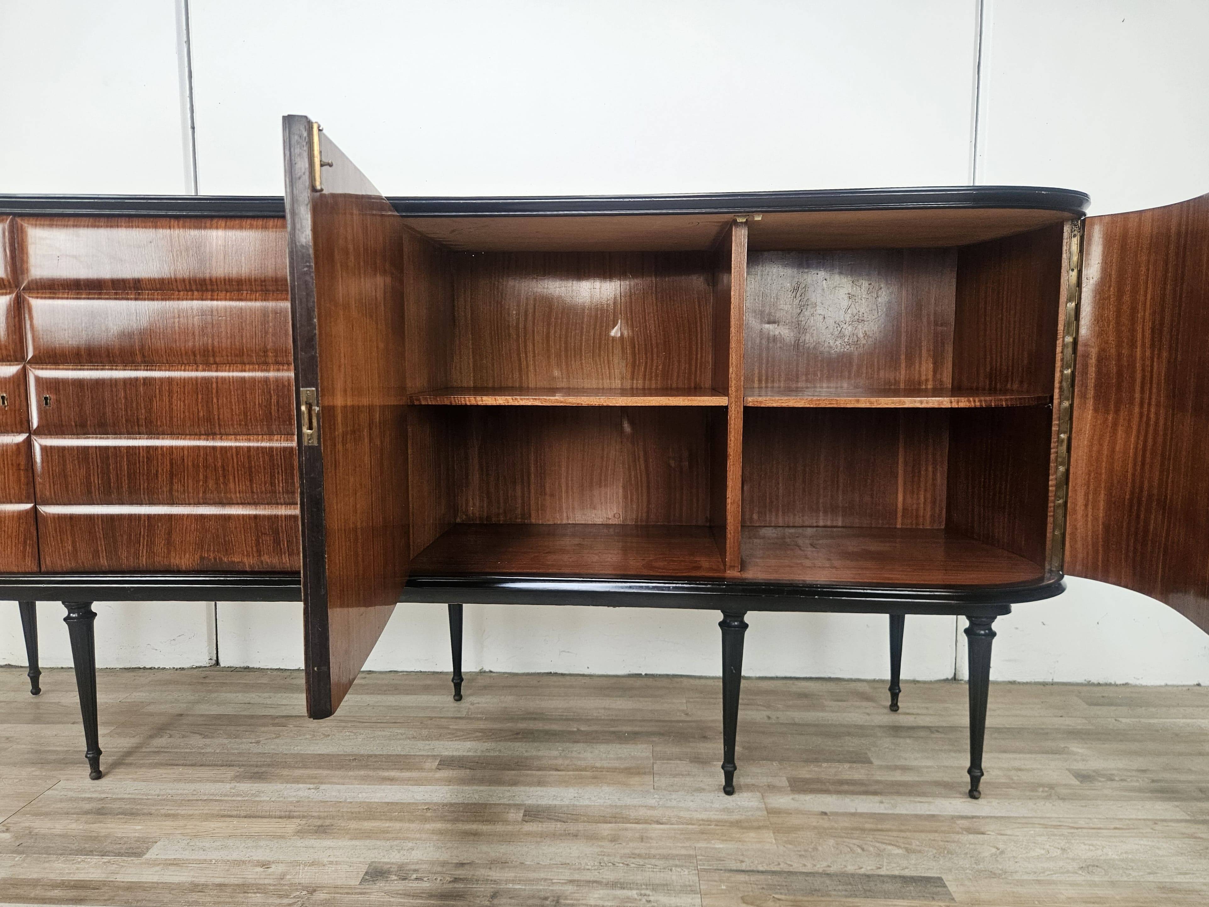 Crédence en palissandre Vittorio Dassi avec dessus en verre noir, italienne 1940
