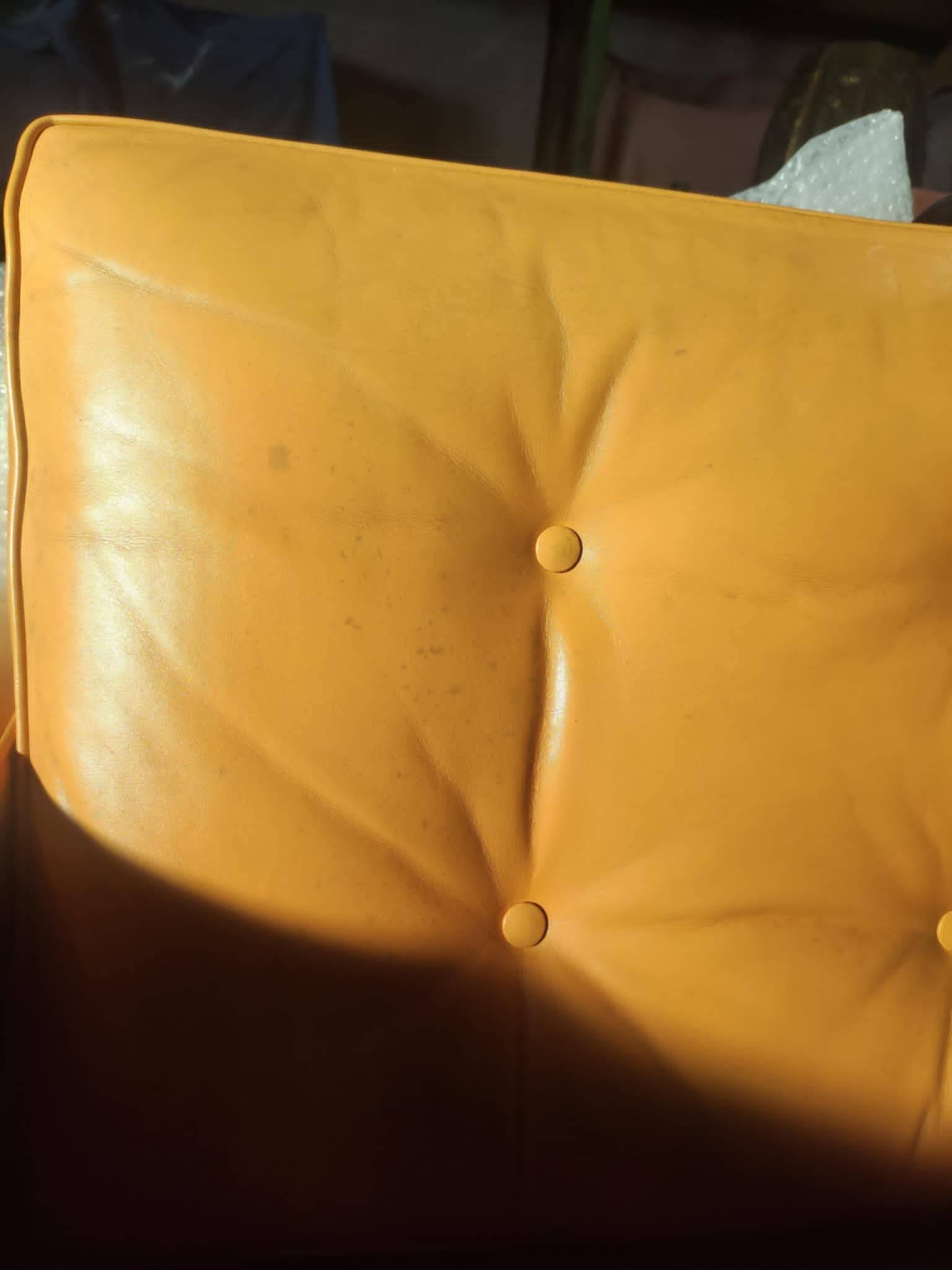 Florence Knoll two-seater sofa in mustard yellow leather, 1970