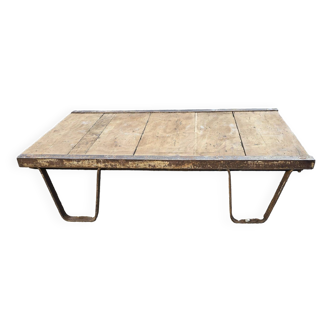 Table basse industrielle en bois et fer