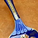 Antique Gien Renaissance cake shovel, blue background, 1941/1950
