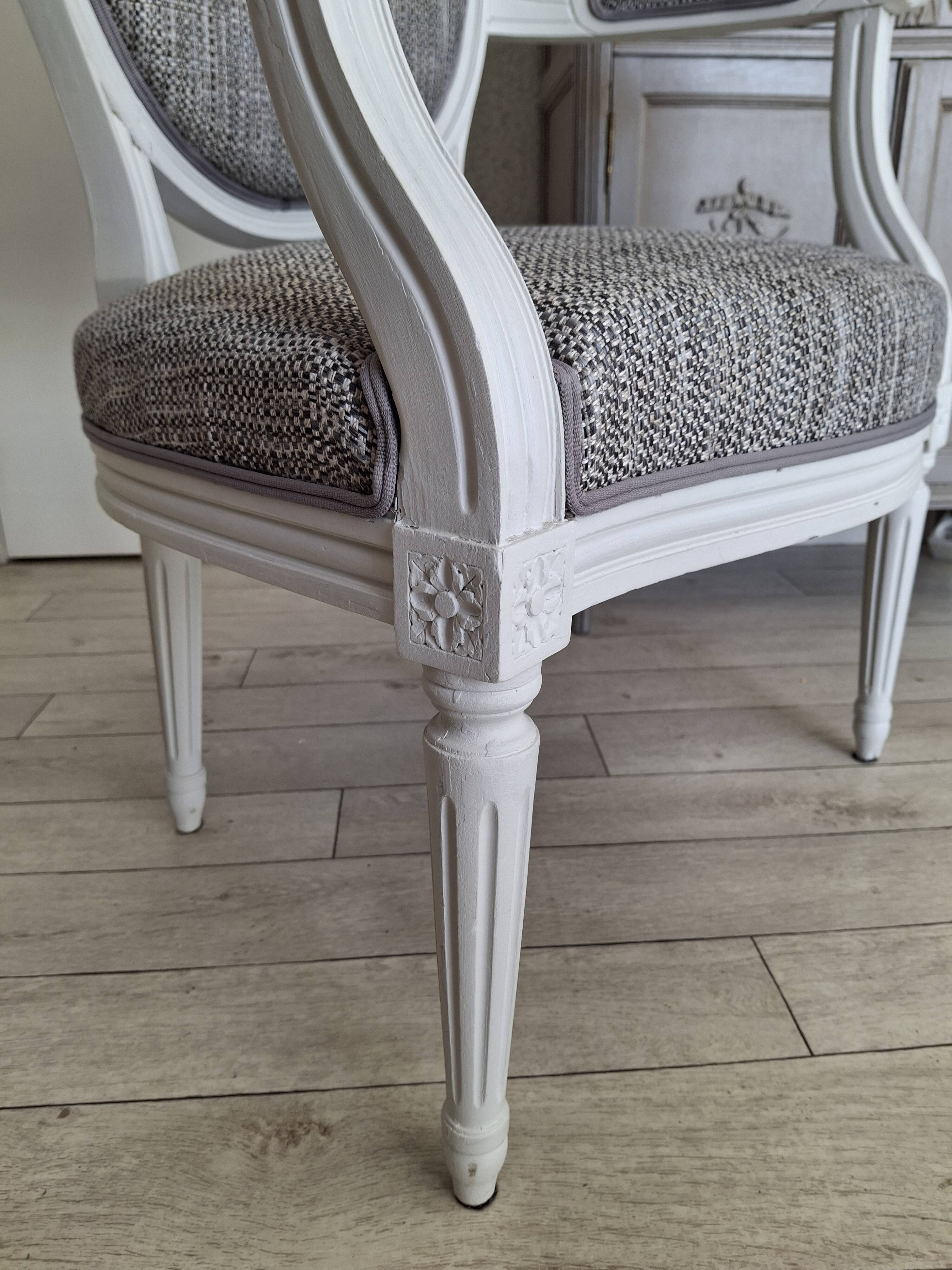 Paire de fauteuils cabriolets Louis XVI