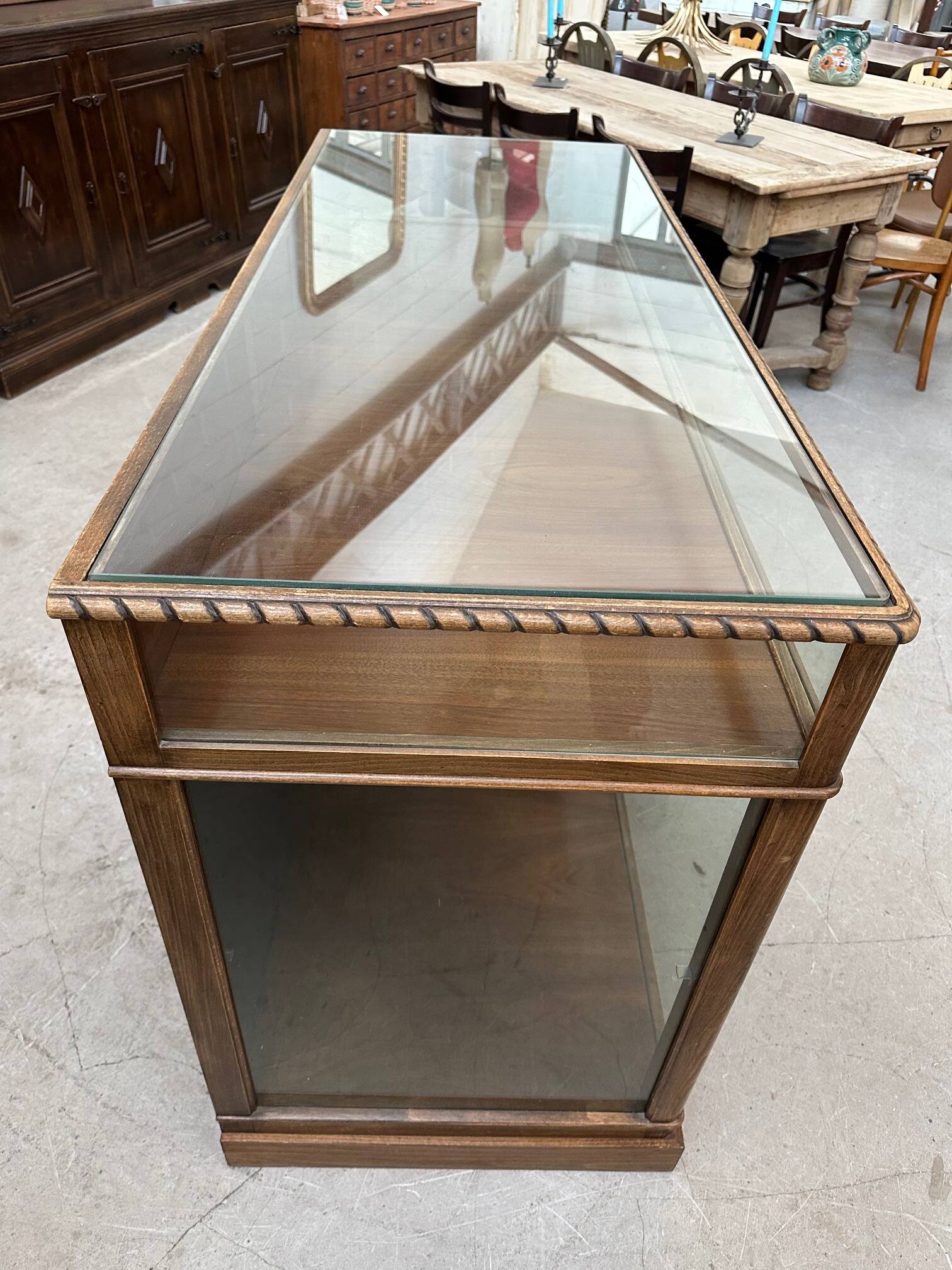 Early 20th century display counter
