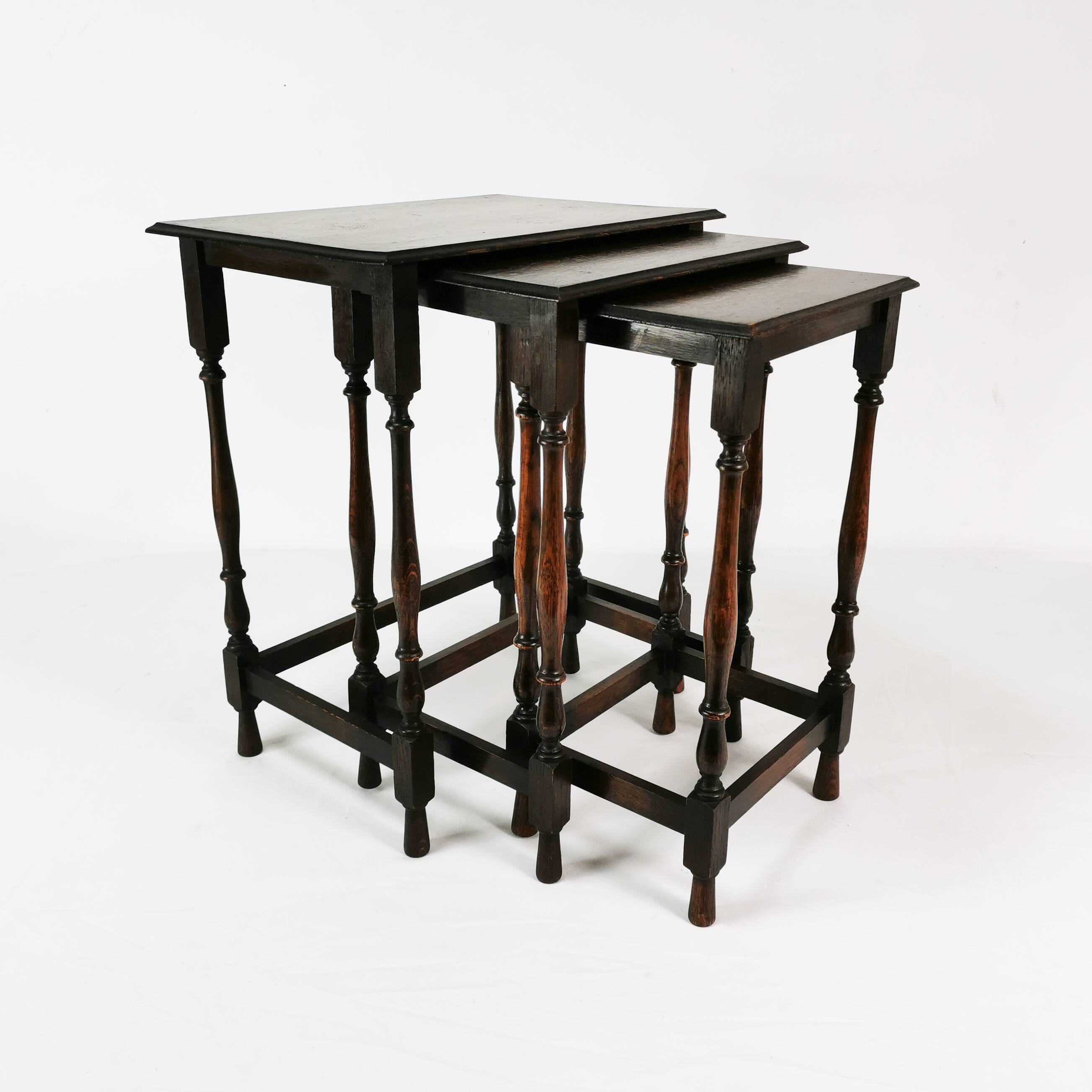 Table gigognes ancienne, Angleterre vers 1920.