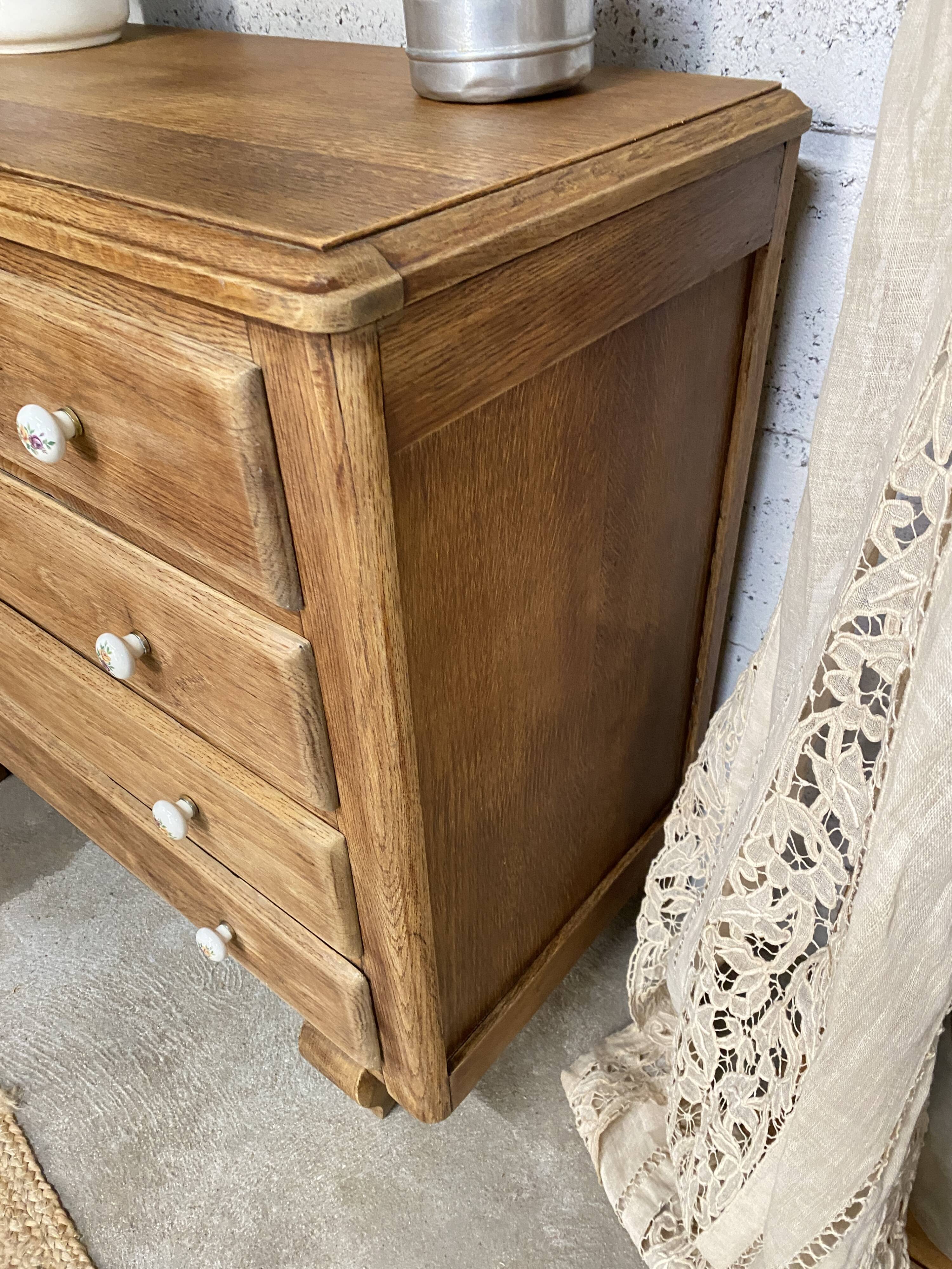antique chest of drawers with 4 drawers