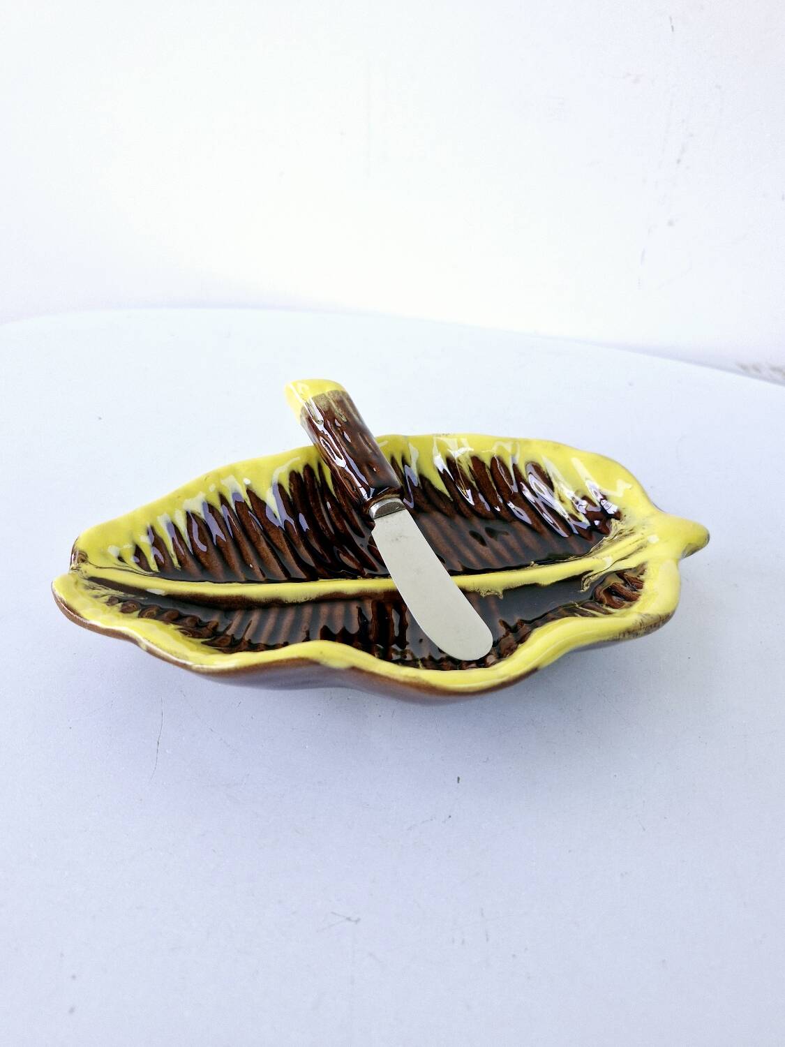 Butter dish and its vintage ceramic knife dlg vallauris leaf shape