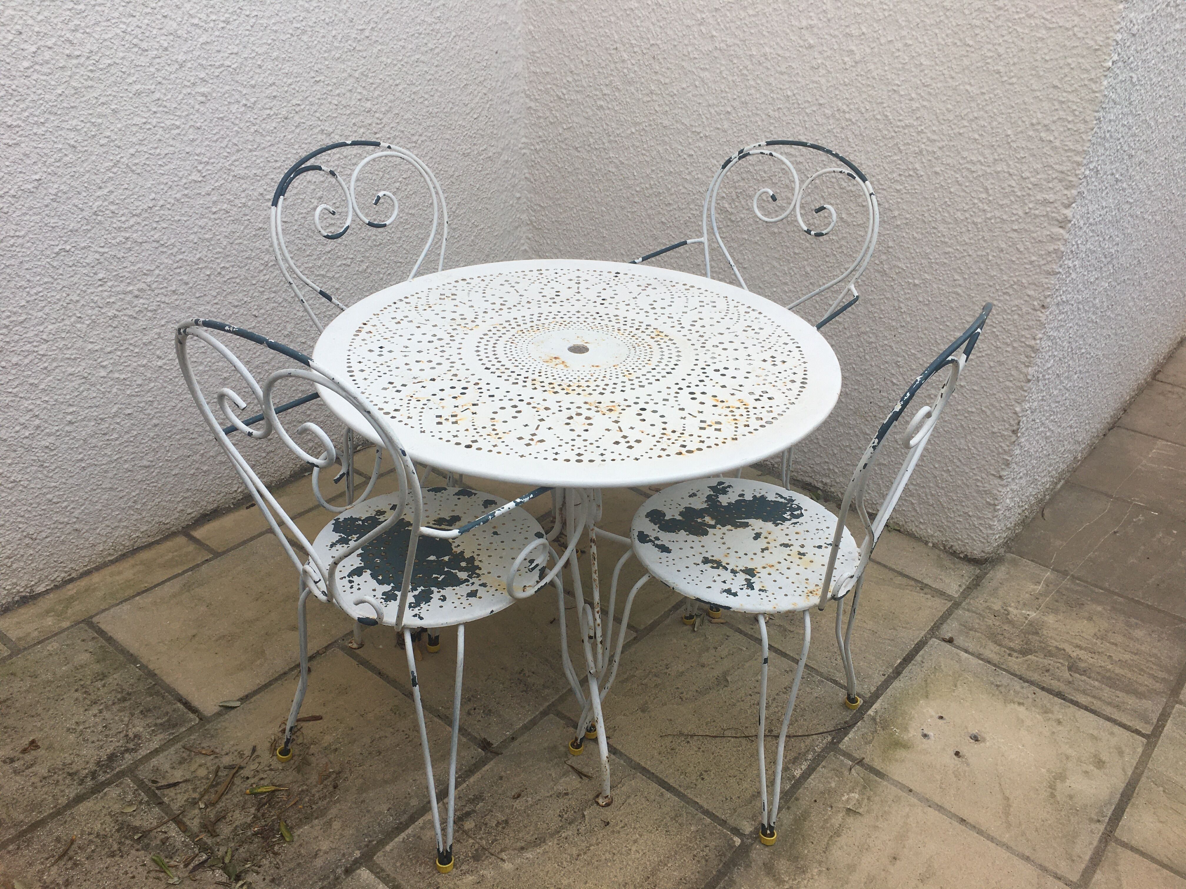 Wrought iron garden lounge