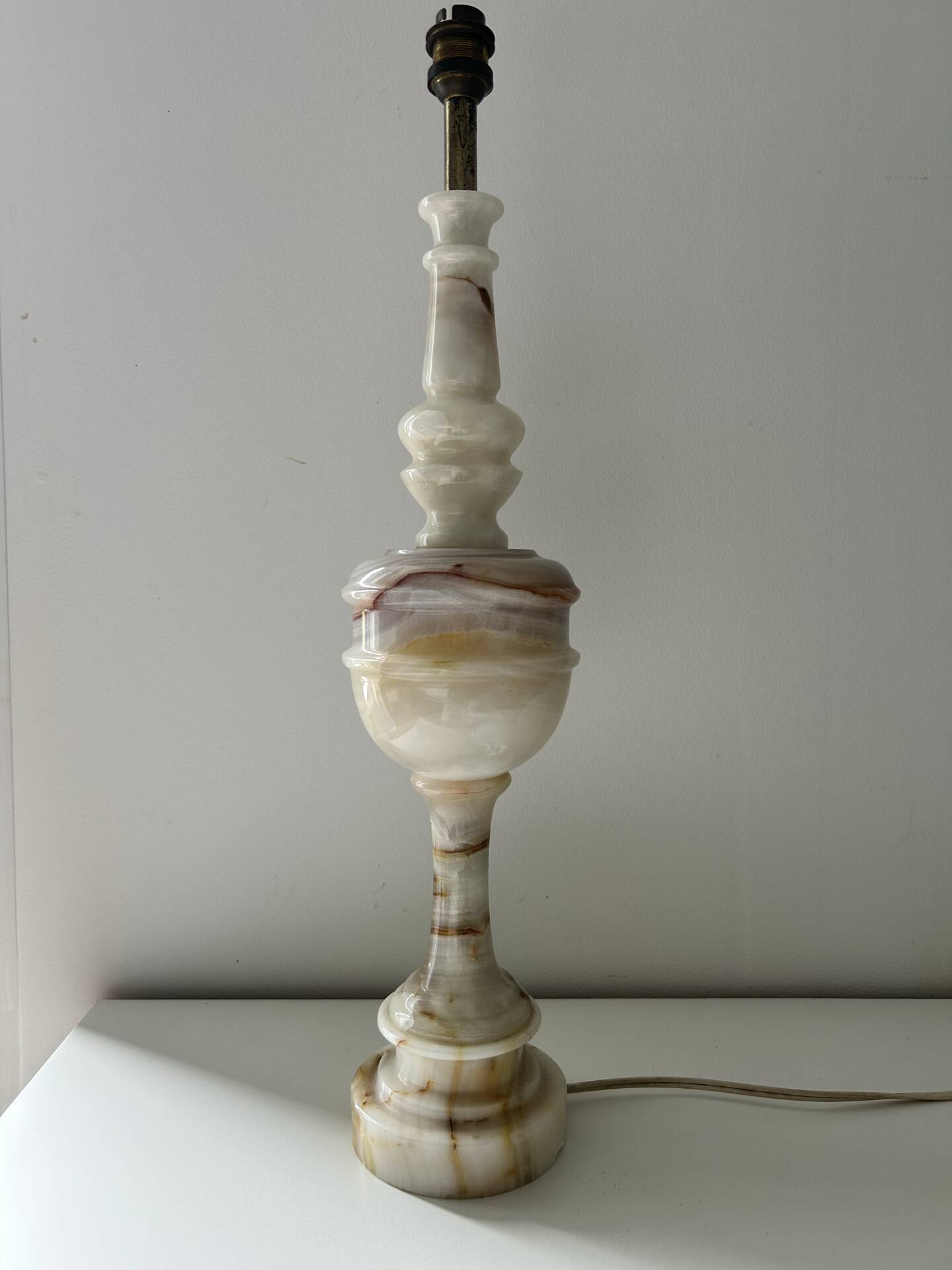 Grande lampe onyx et macramé 