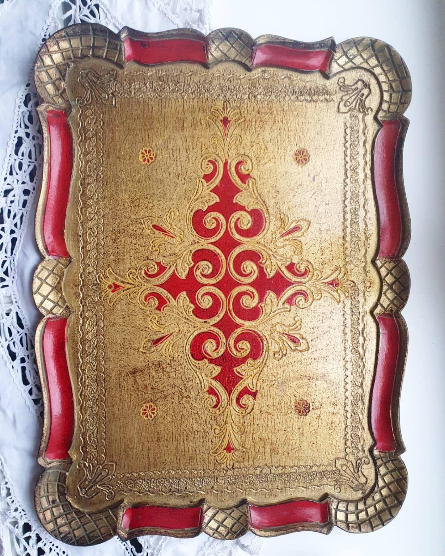 Venetian red and gold plateau