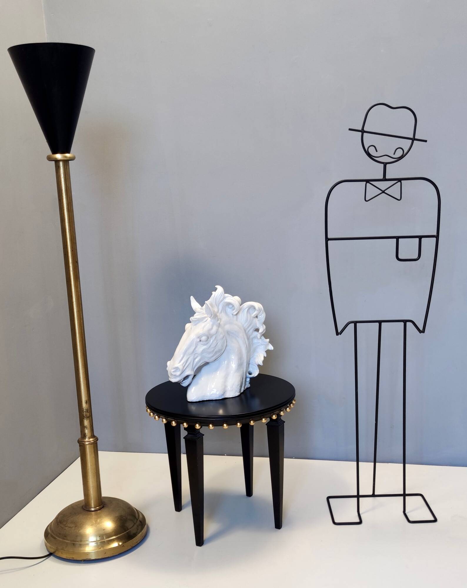 Lampadaire en laiton et aluminium verni noir, Italie