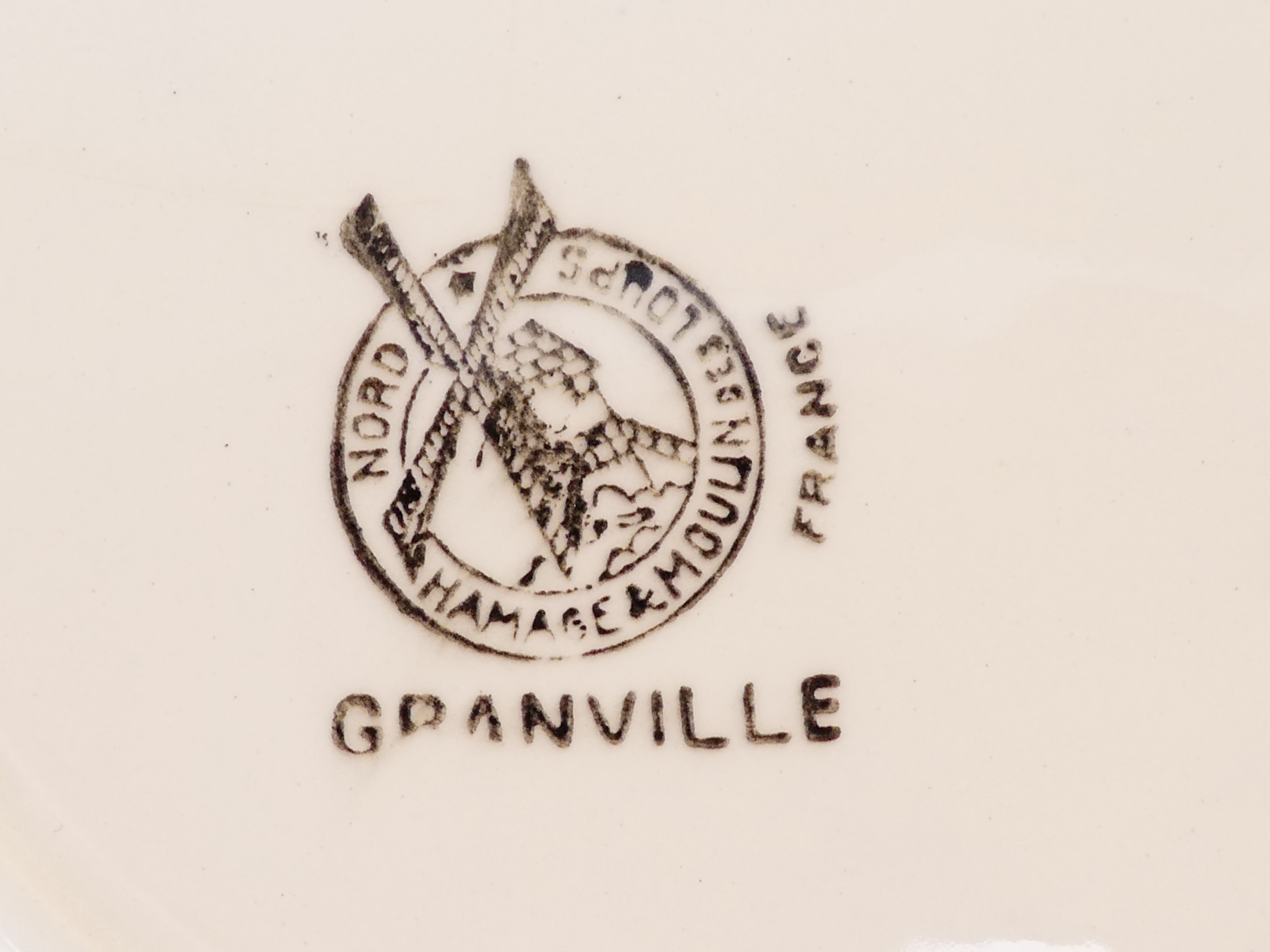 12 flat plates HAMAGE & MOULINS DES LOUPS décor GRANVILLE