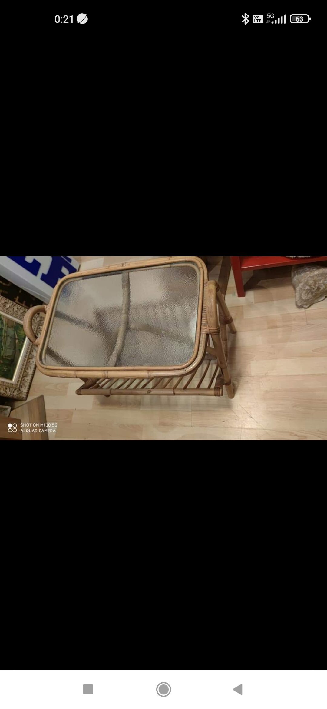 Rattan and frosted glass end table with magazine rack