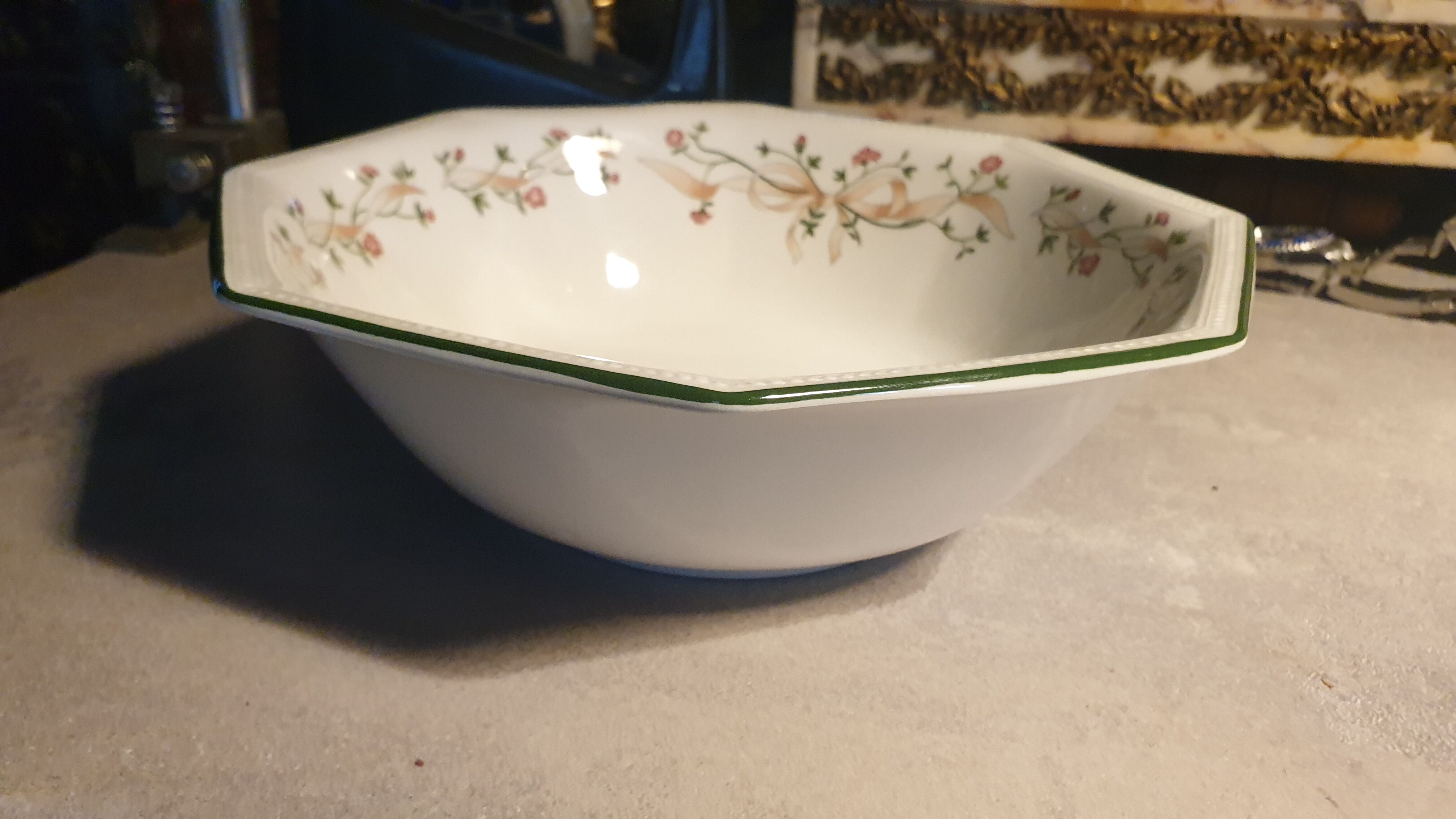 Johnson Brothers salad bowl 1980s "Eternal Beau"