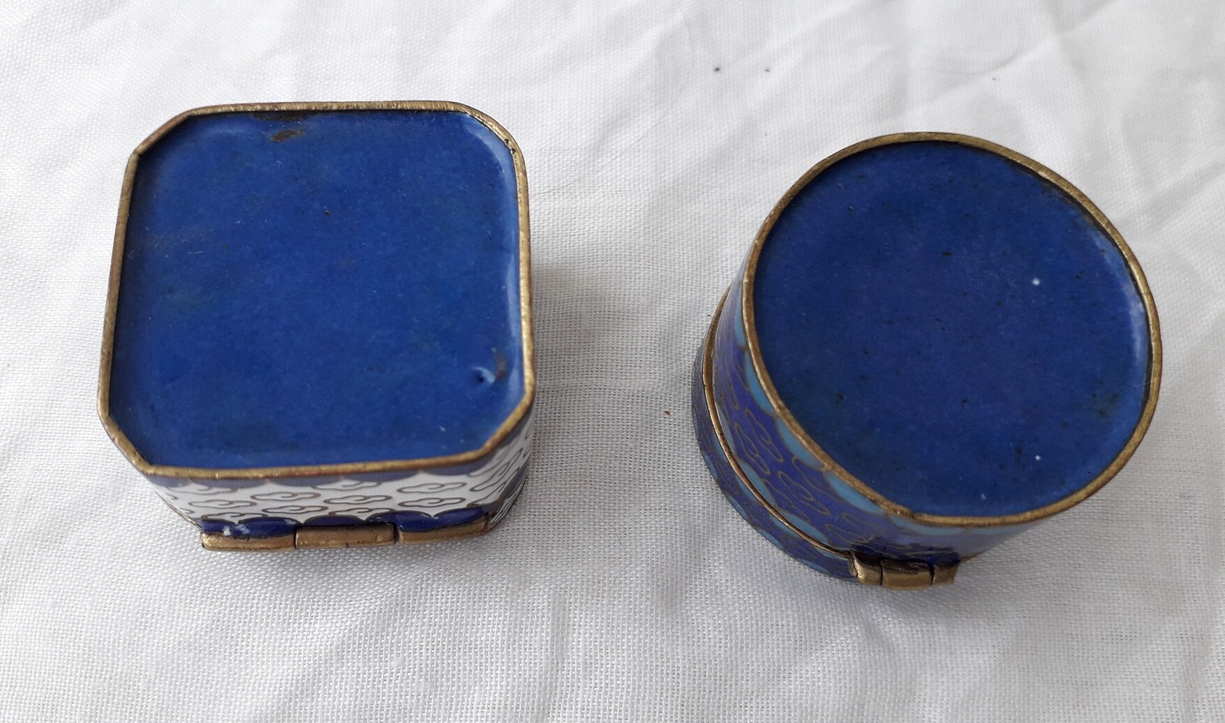 Partitioned miniature boxes