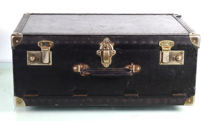 Bertault wooden trunk with drawer