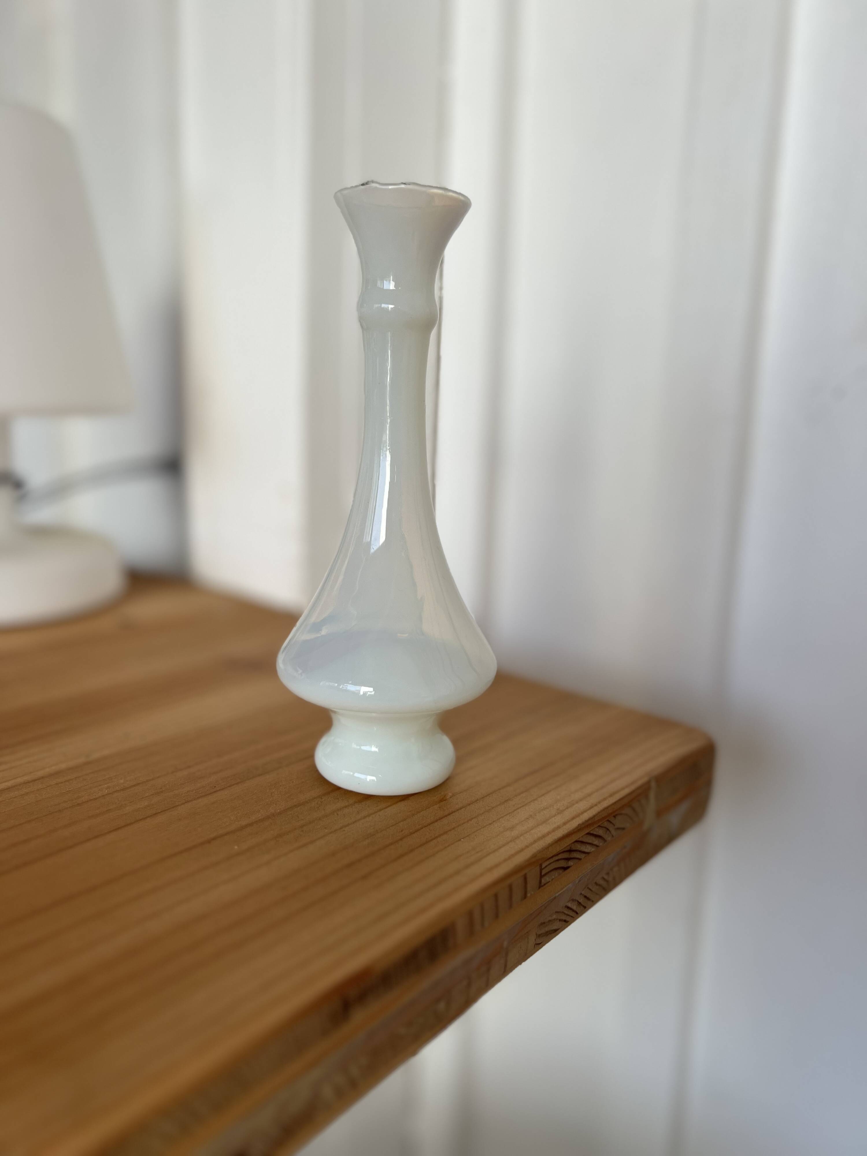 Vintage opaline soliflore